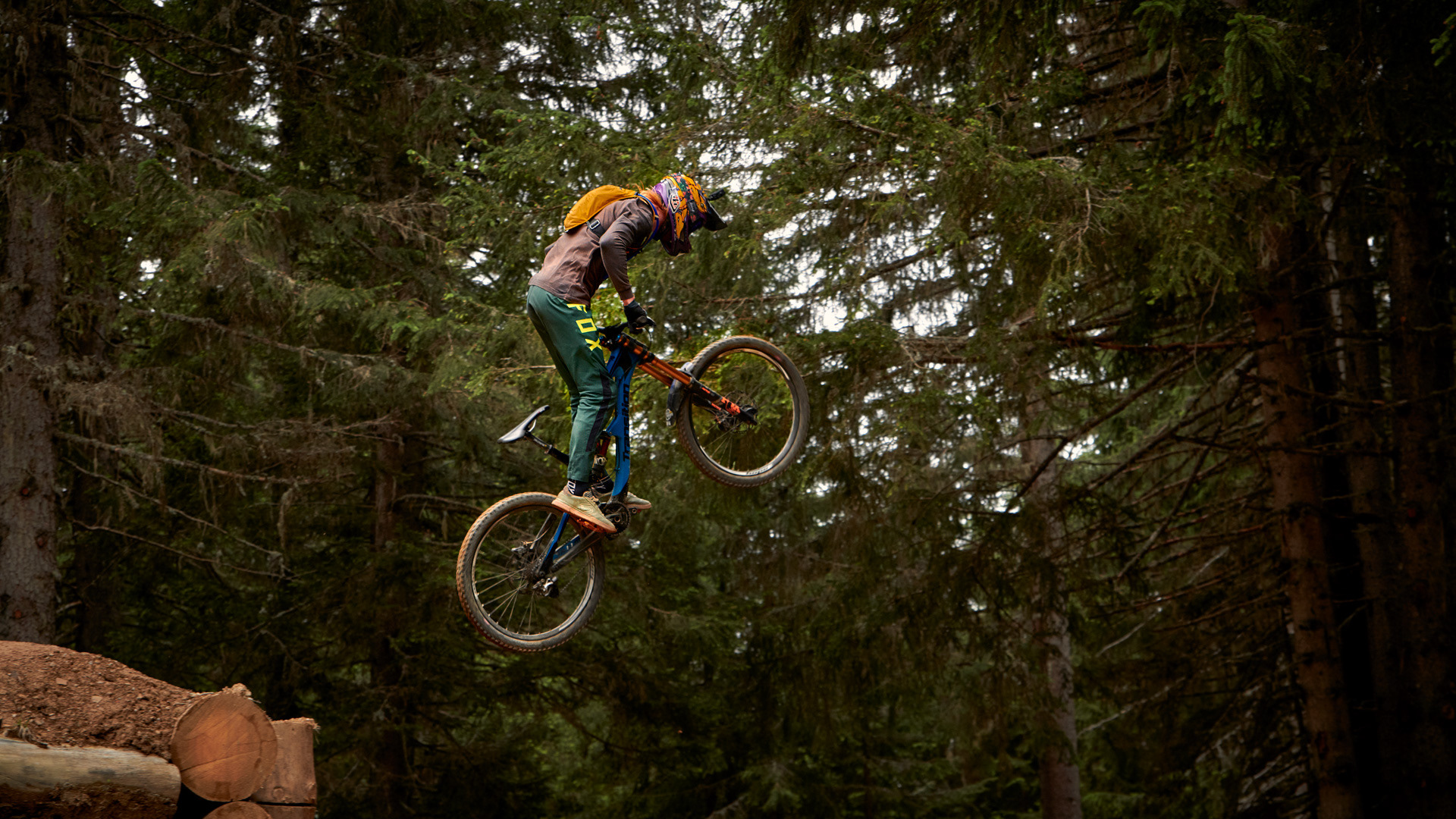 Downhill Mountainbiker in Morzine-Avoriaz - Jeroen Berends Fotografie