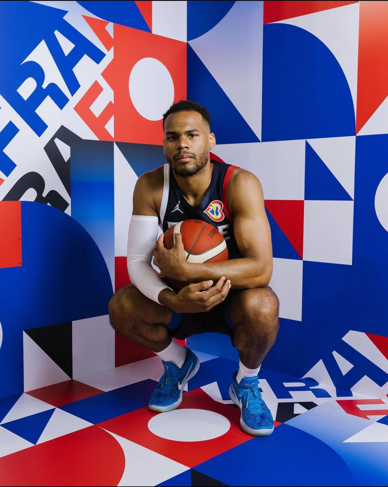 Elie OKOBO ( Ex joueur NBA des SUNS De Phoenix et International Français )