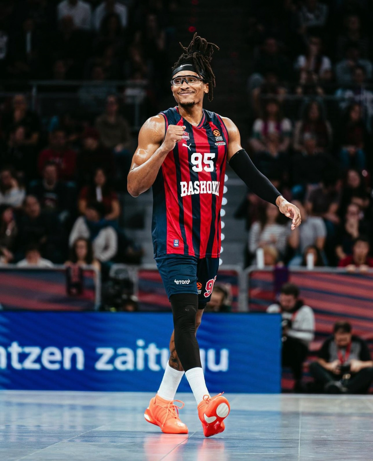 Chima MONEKE ( Ex joueur NBA des SACRAMENTO KINGS et actuel International Nigerian )