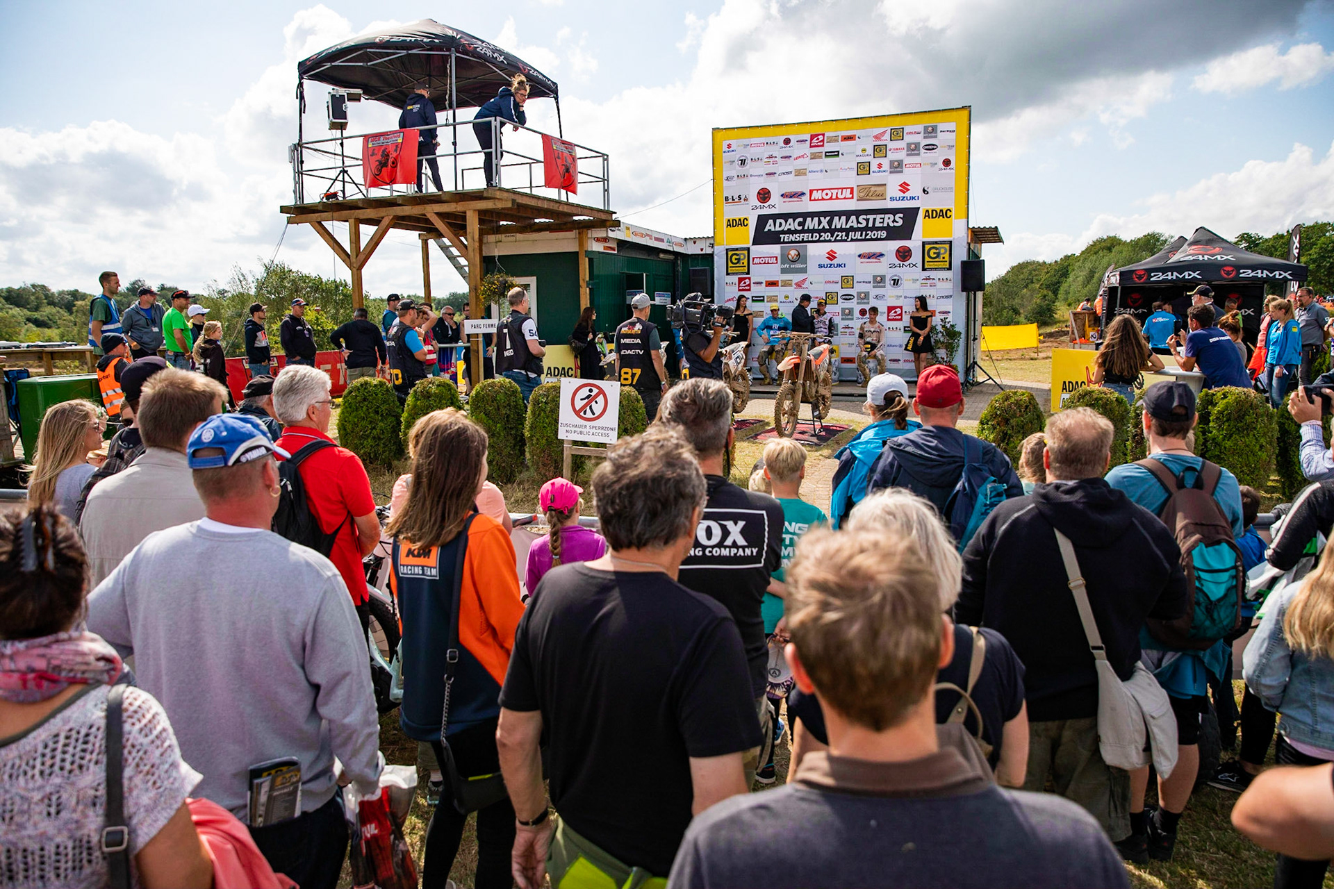 Siegerehrung beim ADAC MX Masters am 21.07.19 auf dem Motorsportanlage in Tensfeld