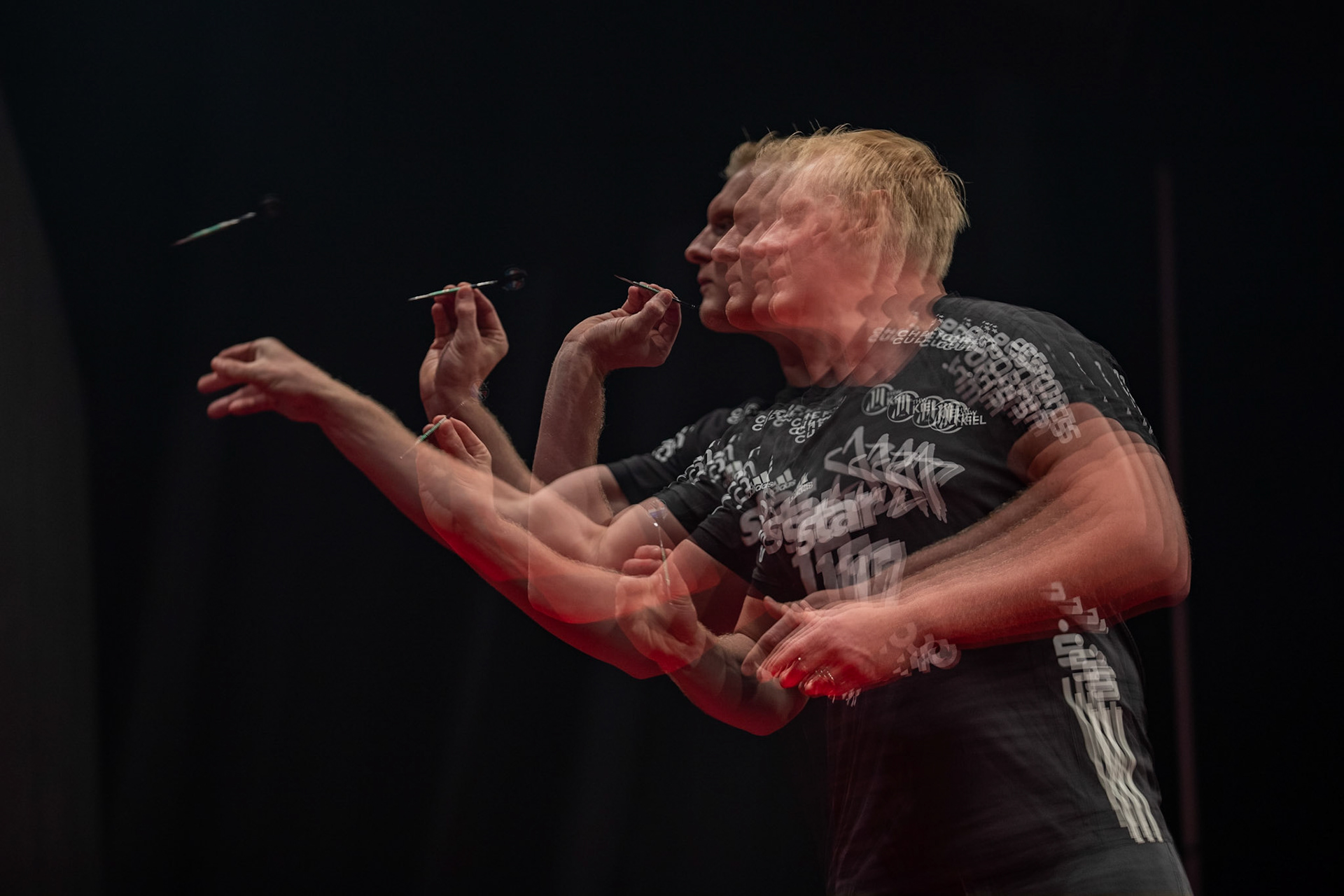 Patrick Wiencek trat im ersten Match des Abends gegen den deutschen Darts-Profi Max Hopp an