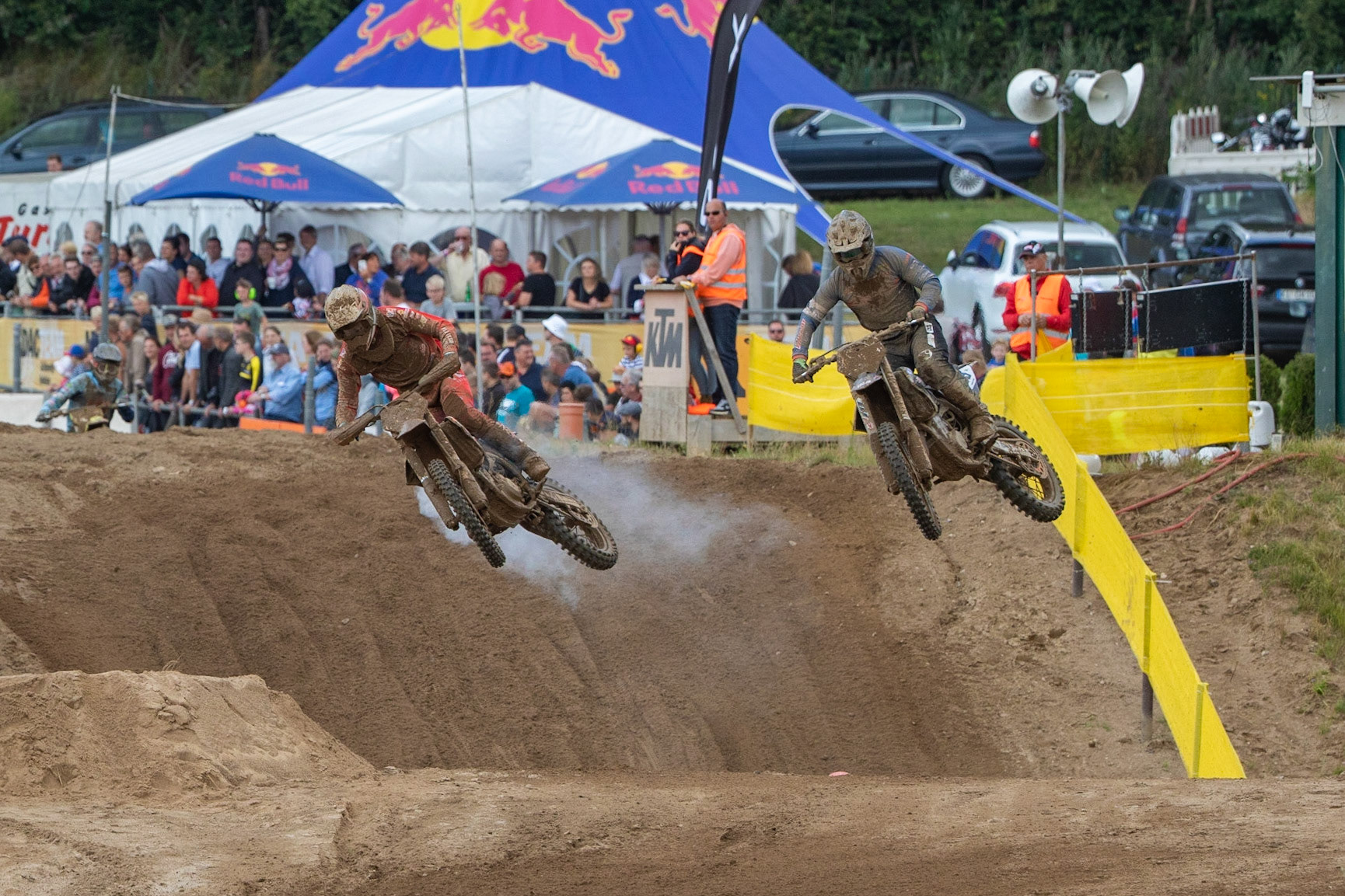 Davide von Zitzewitz (links, 114) beim ADAC MX Masters am 21.07.19 auf dem Motorsportanlage in Tensfeld