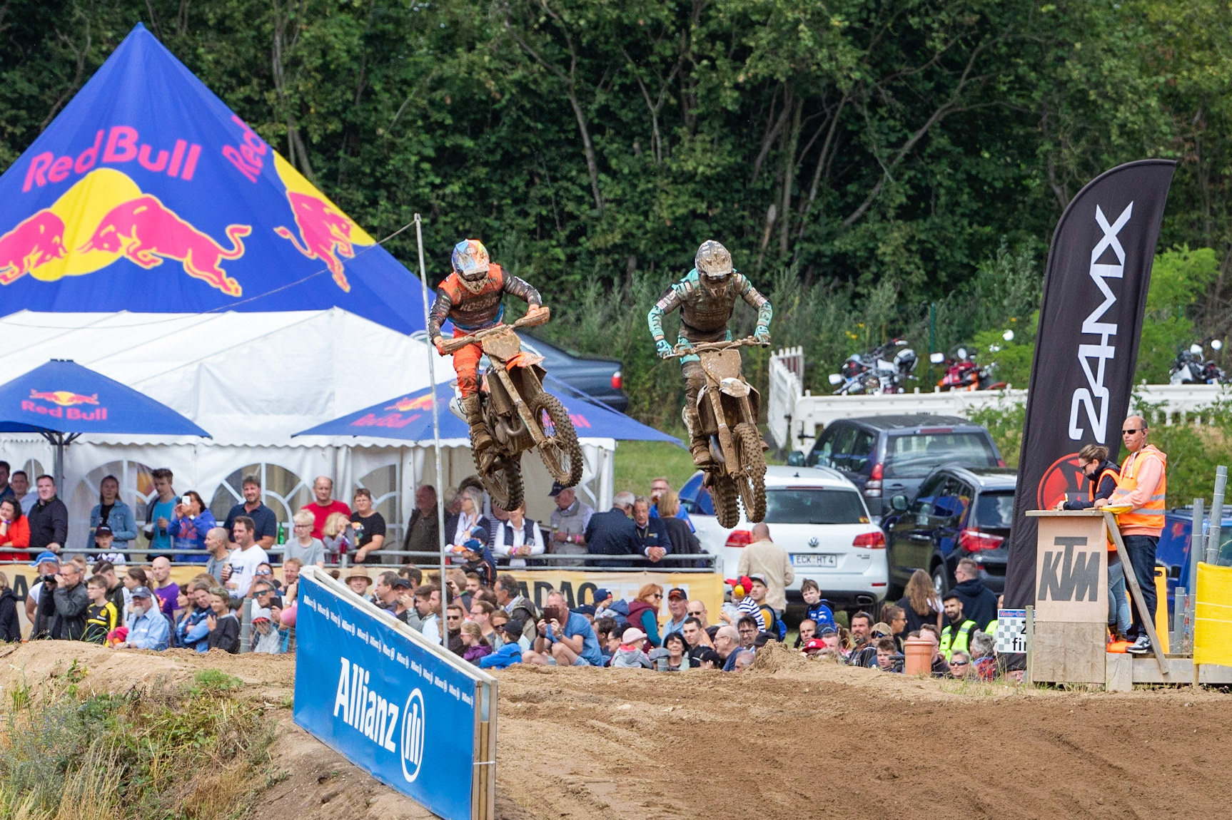 Mike Stender (262) links beim ADAC MX Masters am 21.07.19 auf dem Motorsportanlage in Tensfeld