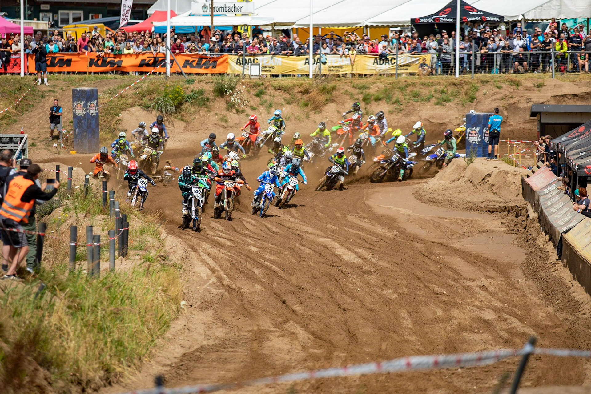 Start erster Lauf ADAC MX Masters am 21.07.19 auf dem Motorsportanlage in Tensfeld