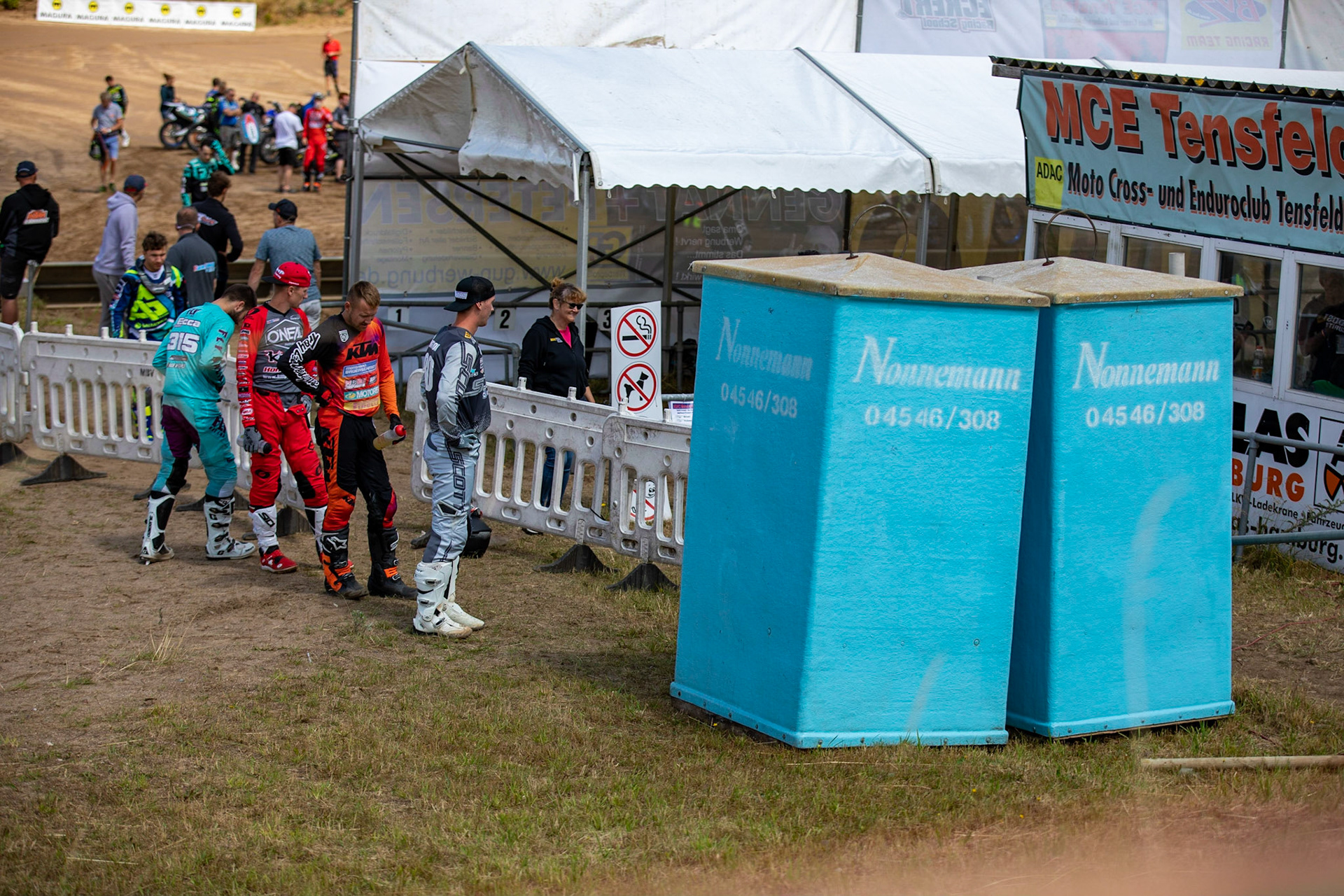 Nervöse Blasen kurz vor dem Start der ADAC MX Masters am 21.07.19 auf dem Motorsportanlage in Tensfeld