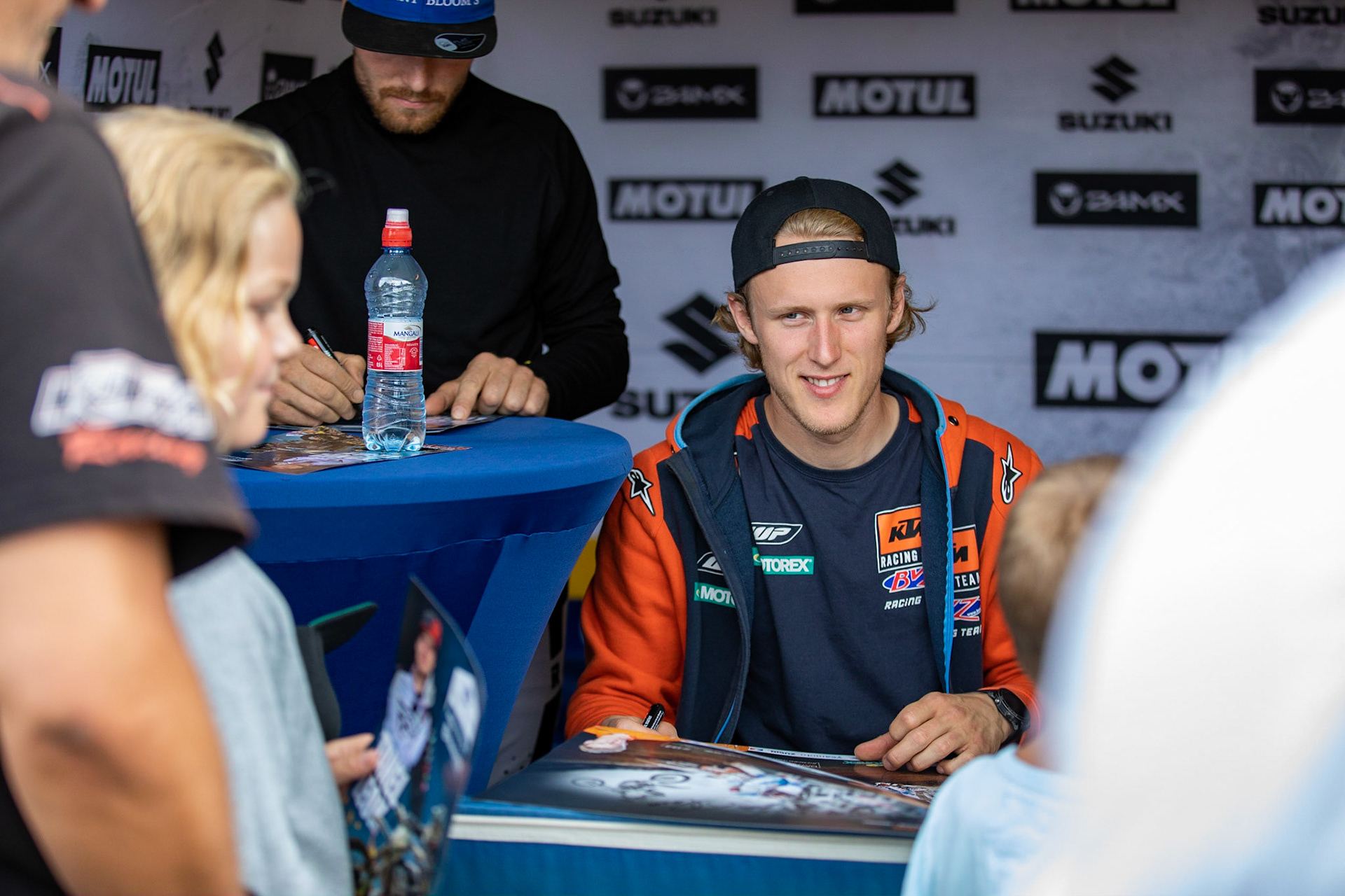 Autogrammstunde der MX Masters hier mit Davide von Zitzewitz ADAC MX Masters am 21.07.19 auf dem Motorsportanlage in Tensfeld