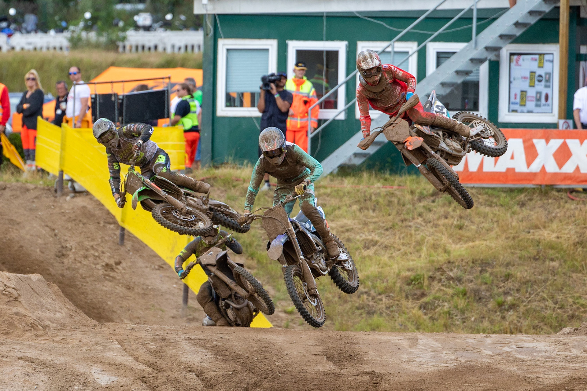 Davide von Zitzewitz (114 (rechts) beim ADAC MX Masters am 21.07.19 auf dem Motorsportanlage in Tensfeld