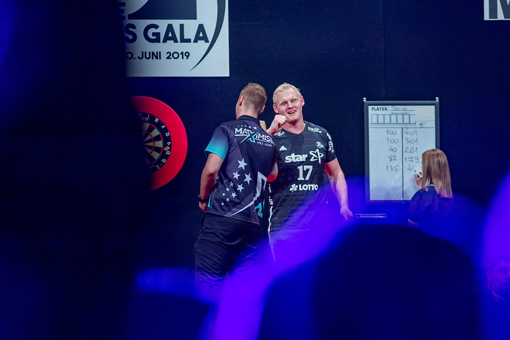 Max Hopp und Patrick Wiencek im ersten Viertelfinale des Abends