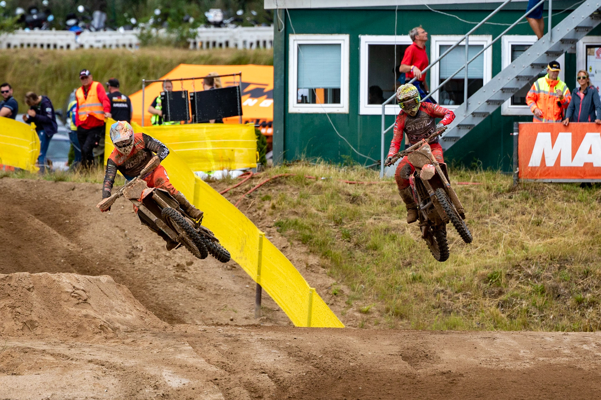 Mike Stender (262) links beim ADAC MX Masters am 21.07.19 auf dem Motorsportanlage in Tensfeld