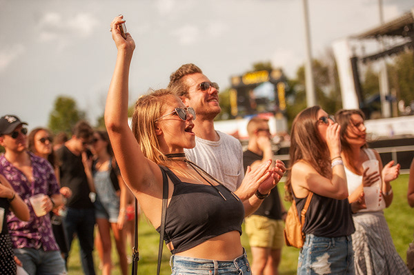 Outdoor Festival | Fans React to Opening Set