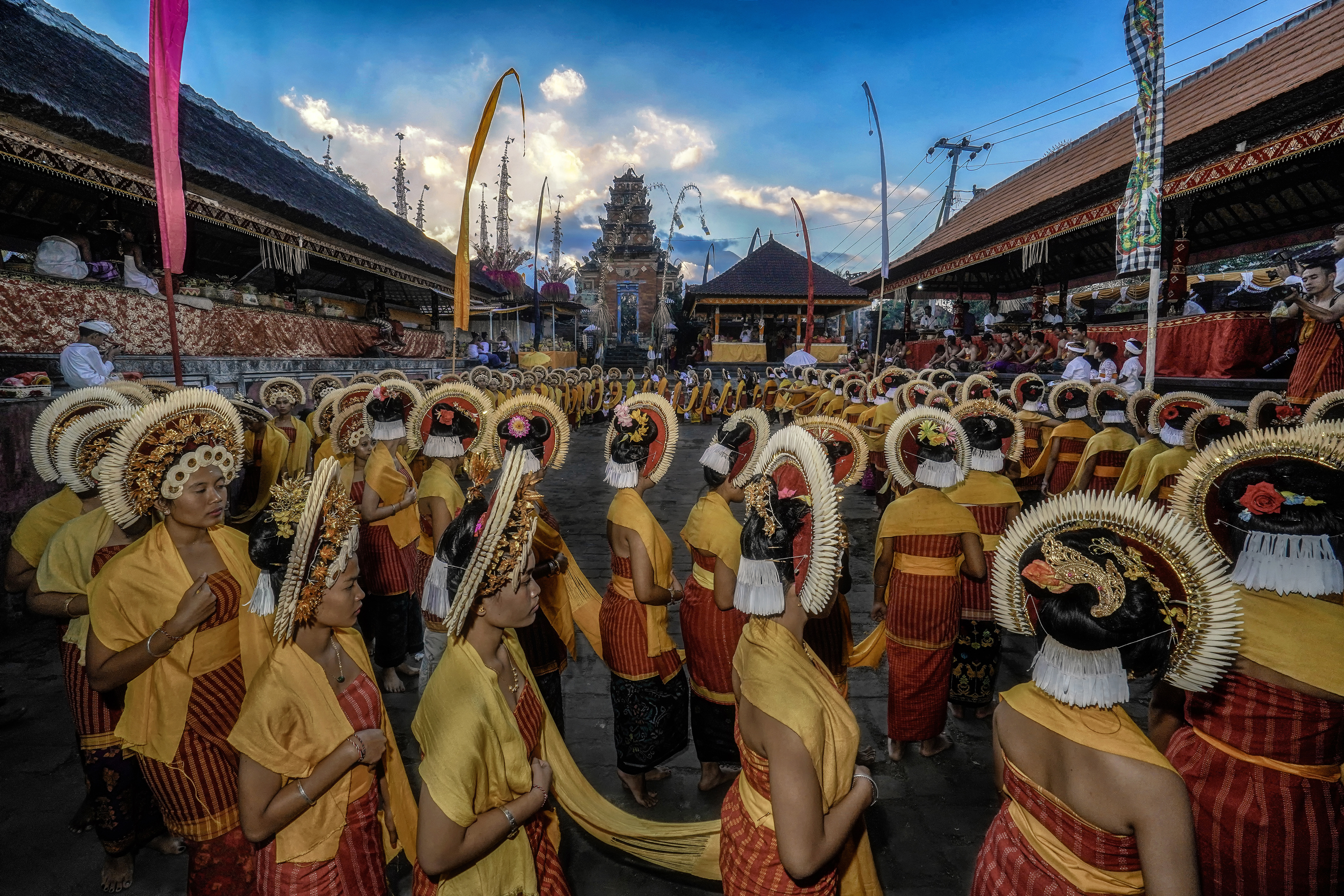 Rejang Adat Bungaya