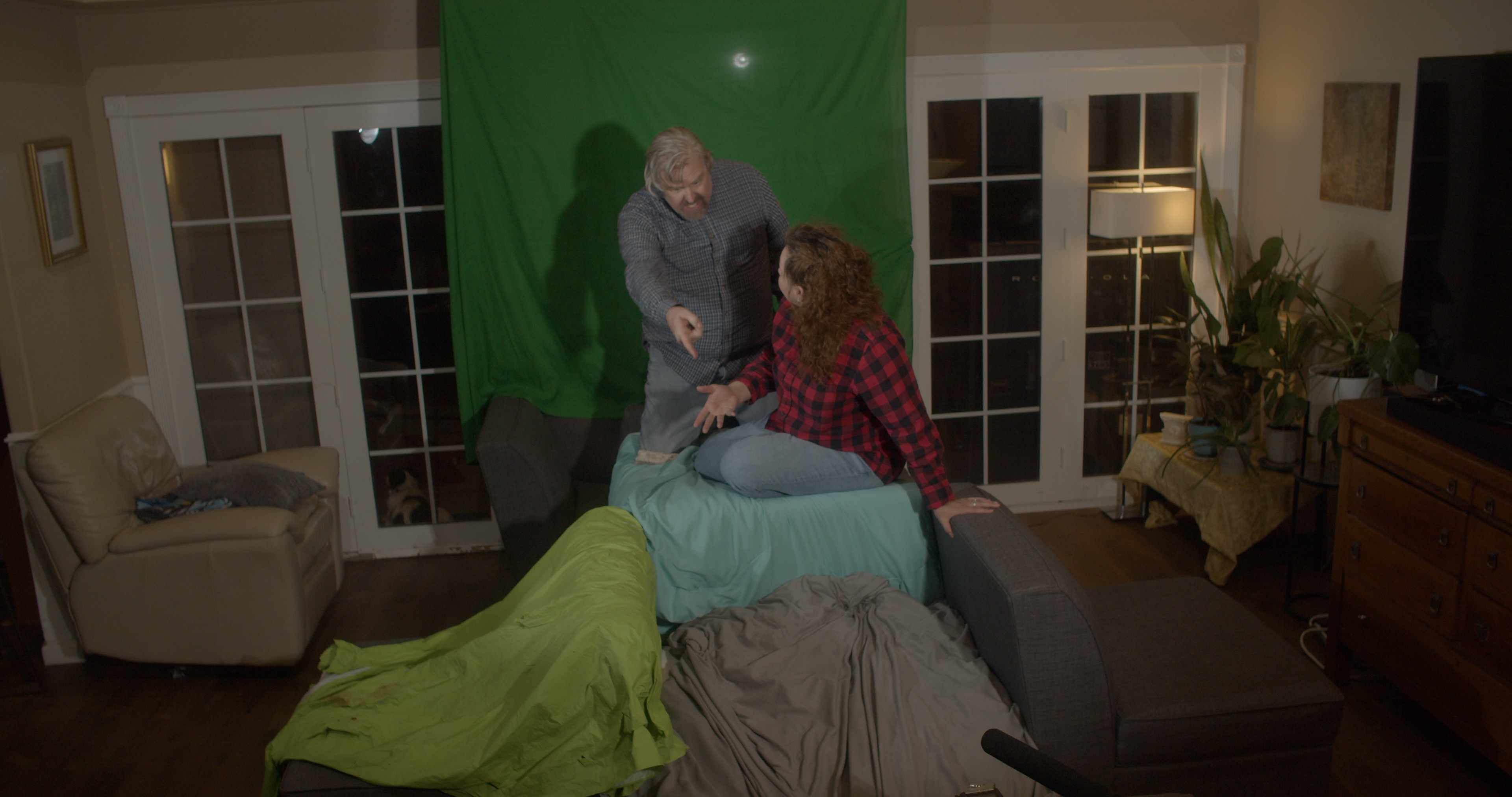 Greenscreen: Discussing with Old Lady in my living room.