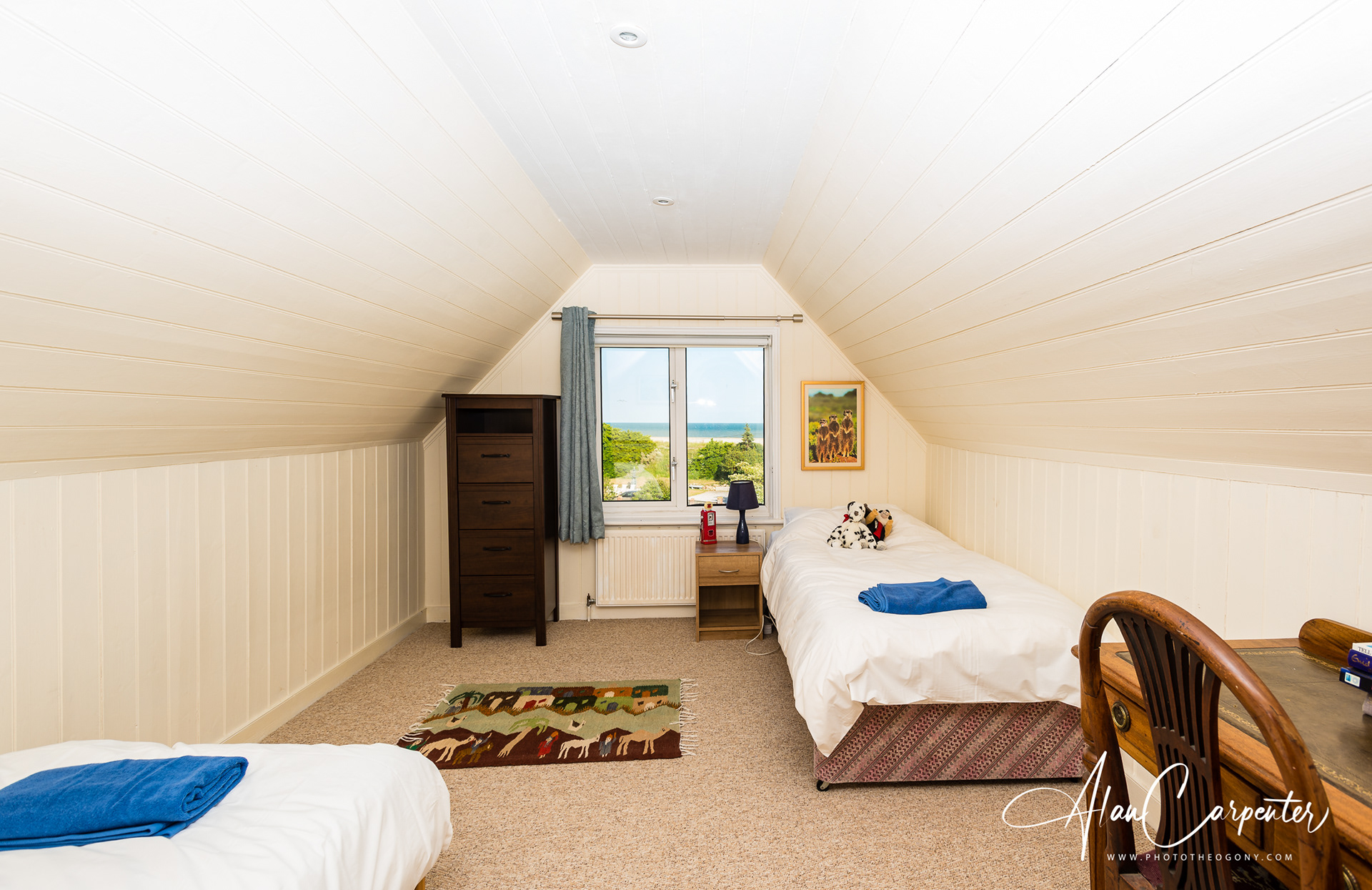 Top floor triple (one bed can be folded out into another superking)