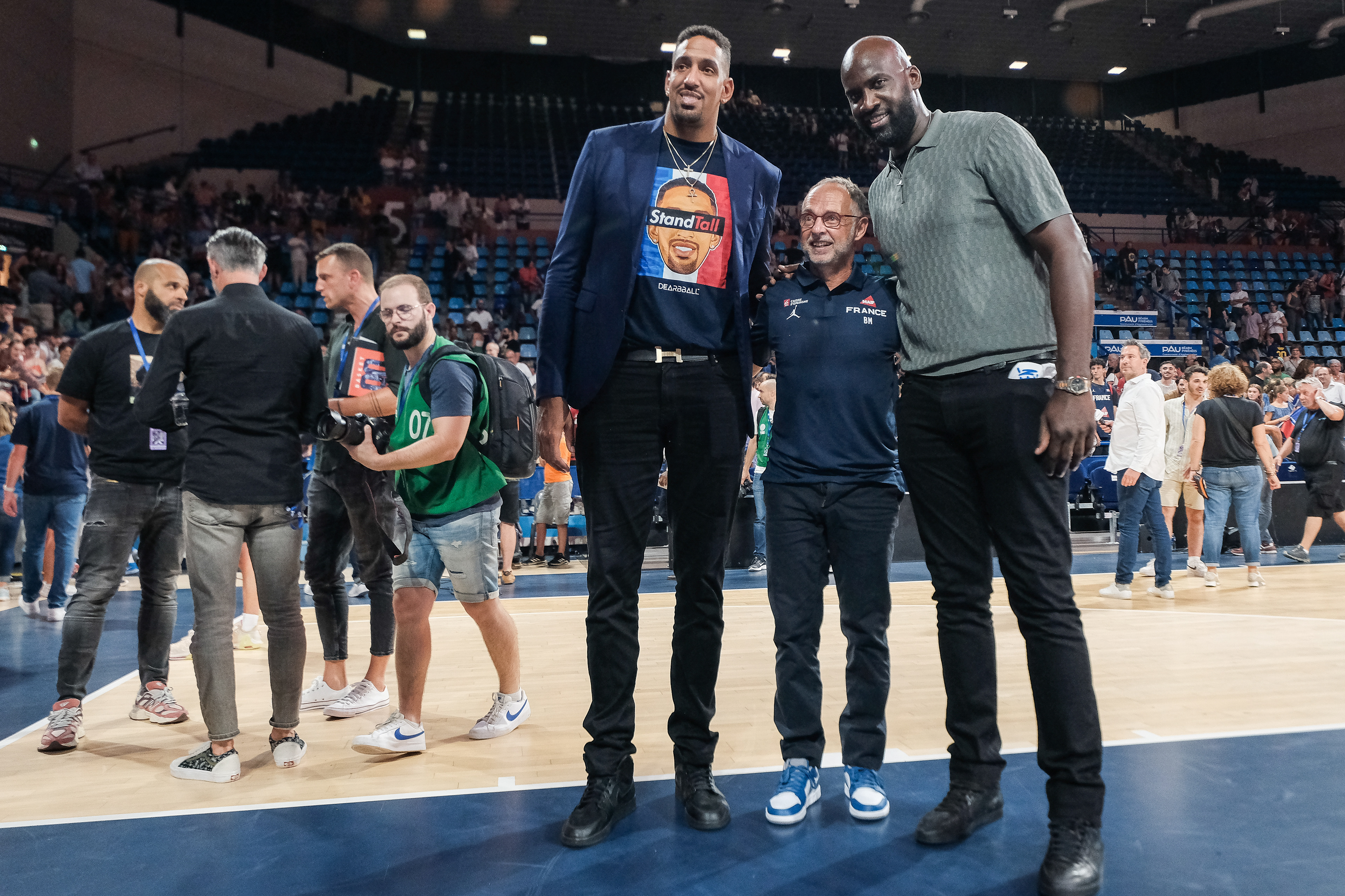 Match opposant l'équipe de France de basket à la Tunisie