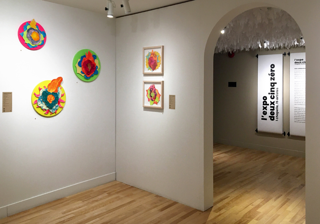 Vue de l'exposition «deux cinq zéro, 1 chapelle, 15 artistes», Galerie de la chapelle Notre-Dame-de-Bon-Secours, Site historique Marguerite-Bourgeoys, 2024