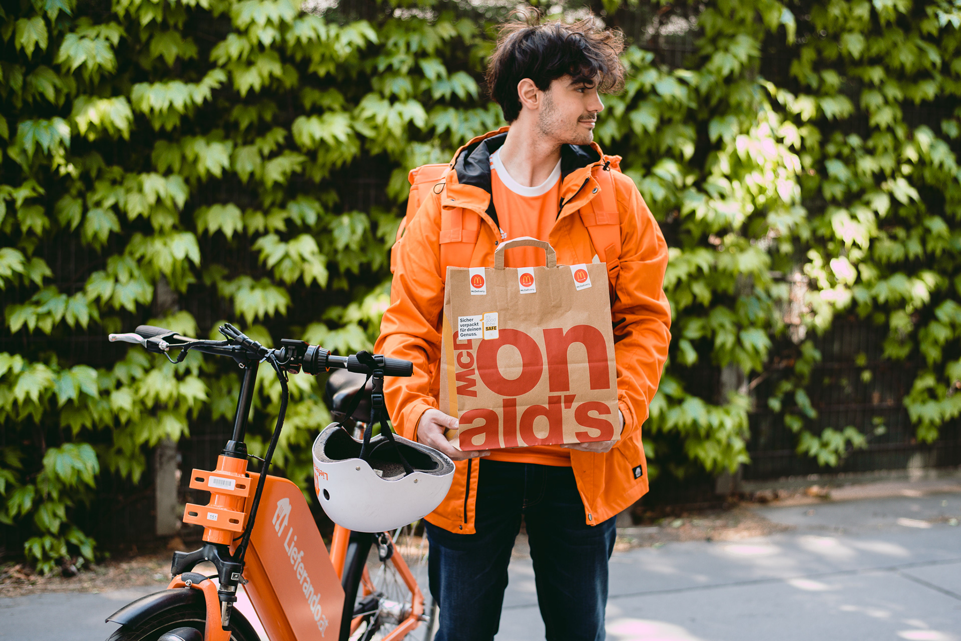 Mc Donalds Lieferando by Iris Winkler