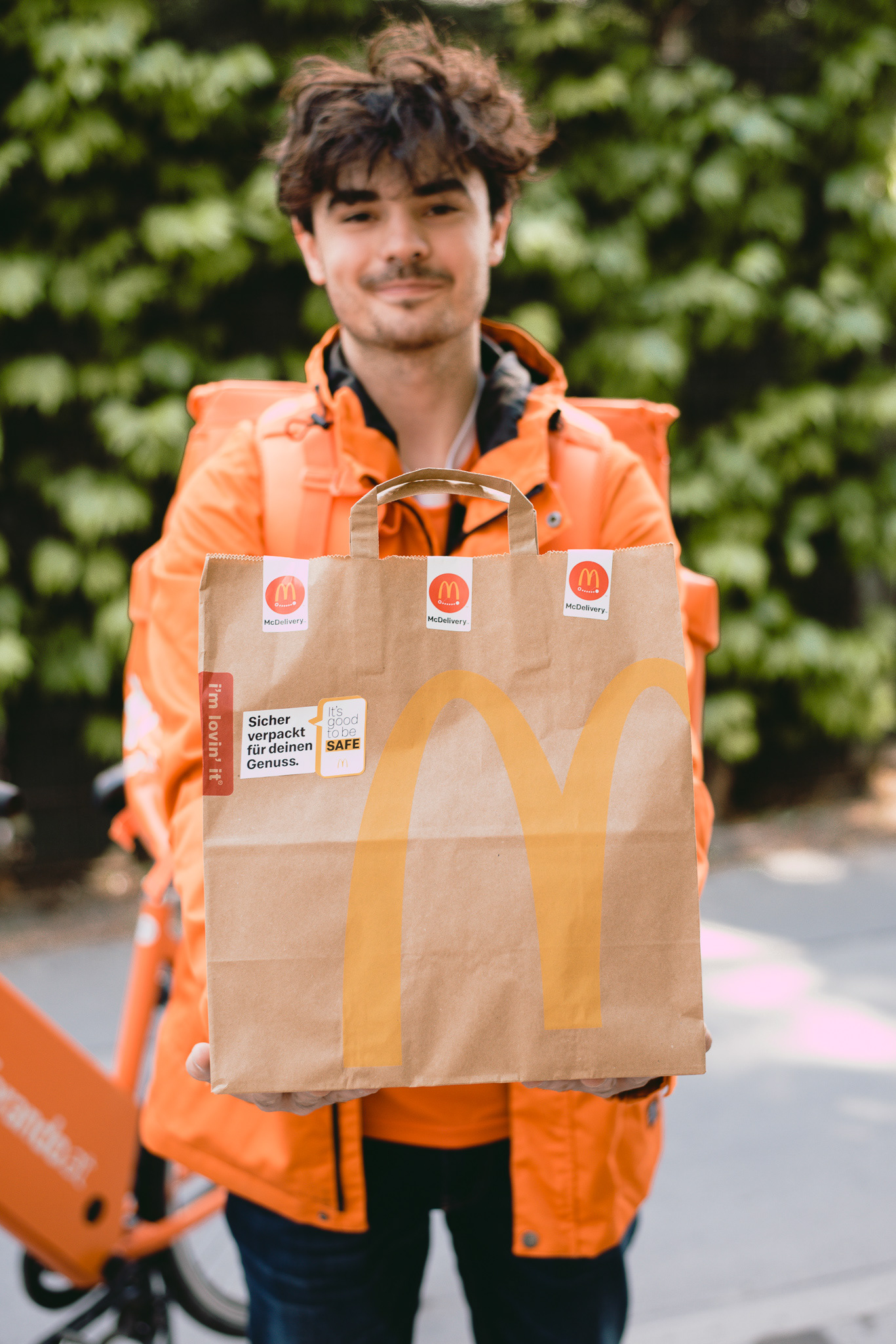 Mc Donalds Lieferando by Iris Winkler