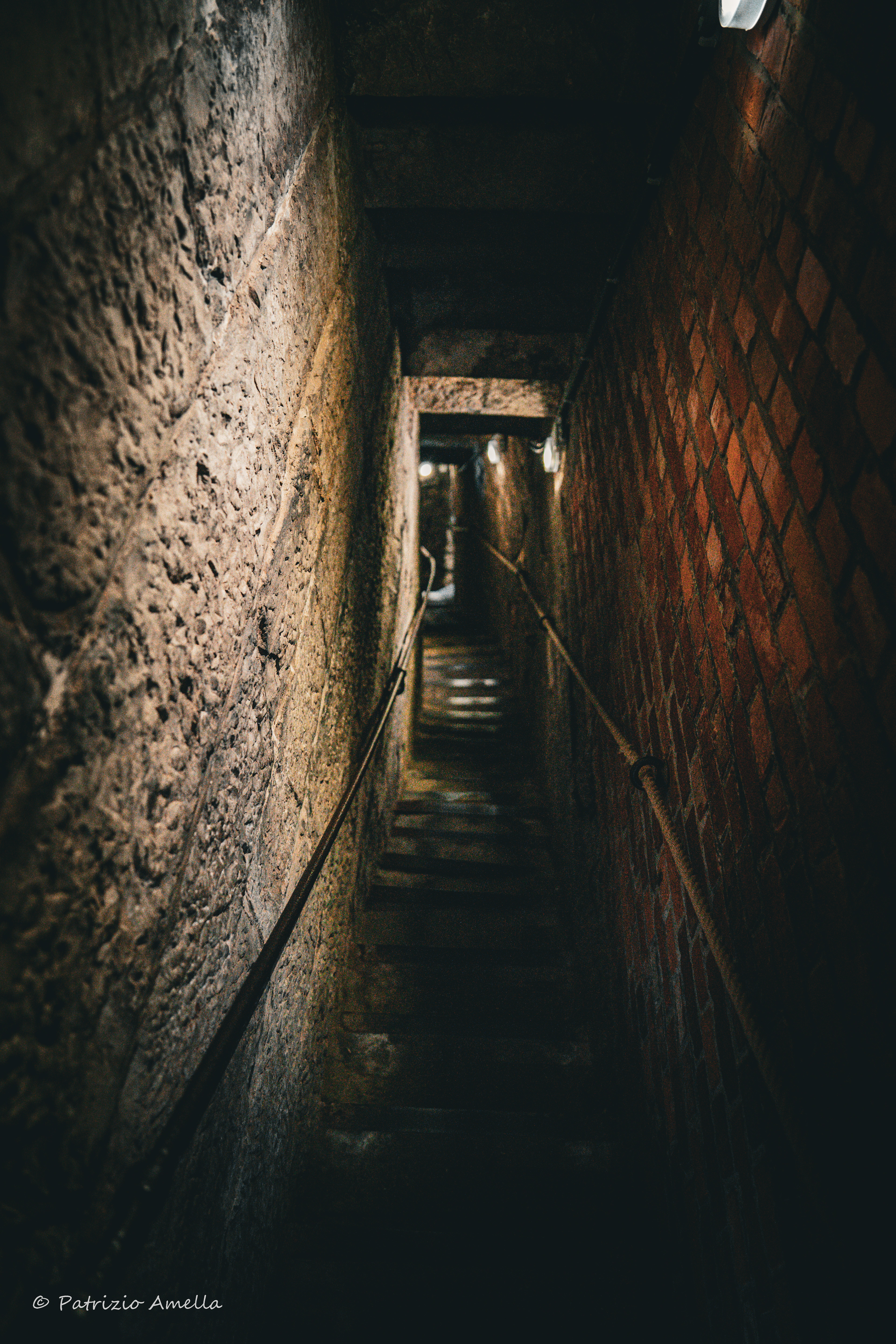 Upstairs or down ? | Unknown ?