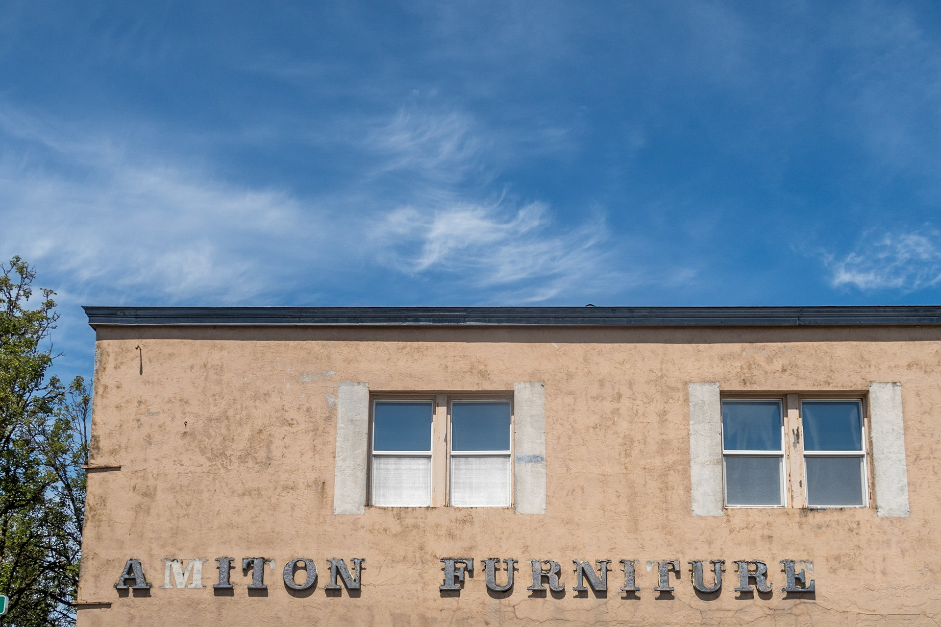 https://amitonfurniture.com/