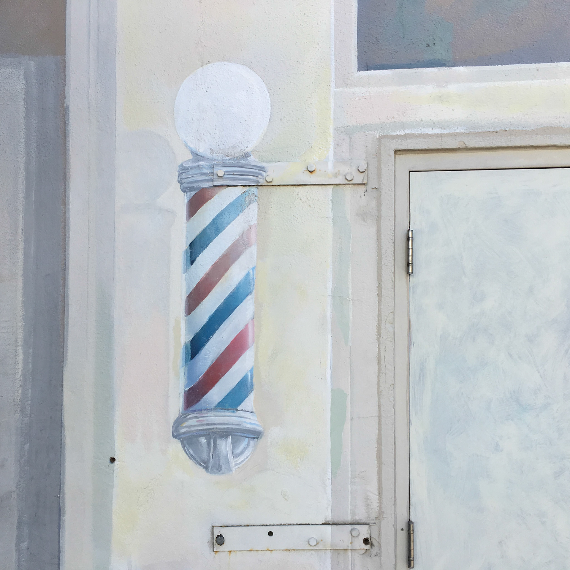 Ref: en.wikipedia.org/wiki/Barber%27s_pole