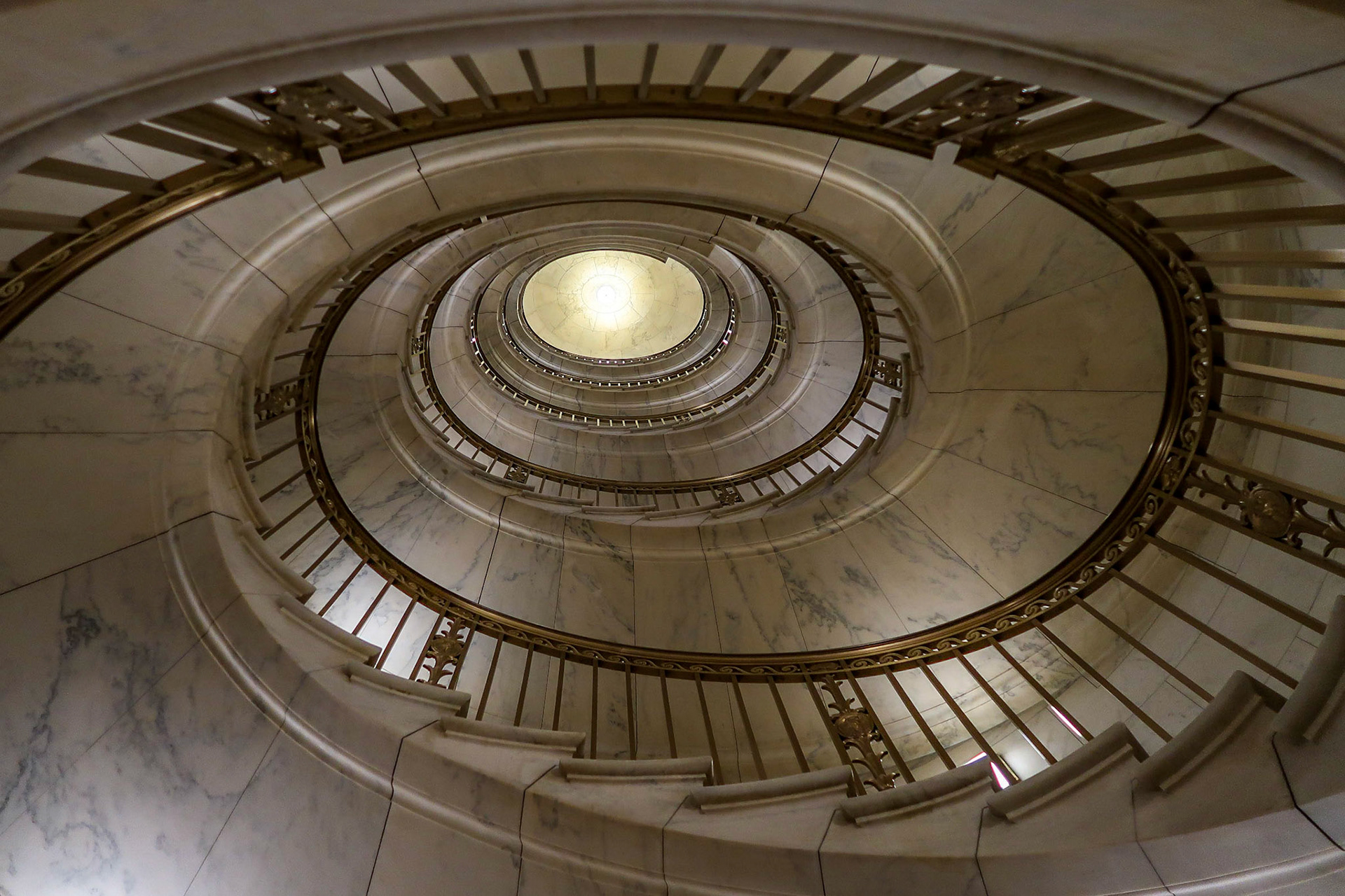 Ref: www.supremecourt.gov/about/infosheets/SpiralStaircases.ht...