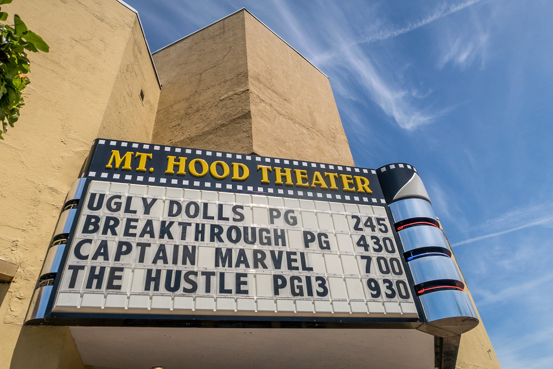 http://www.mthoodtheatre.com/