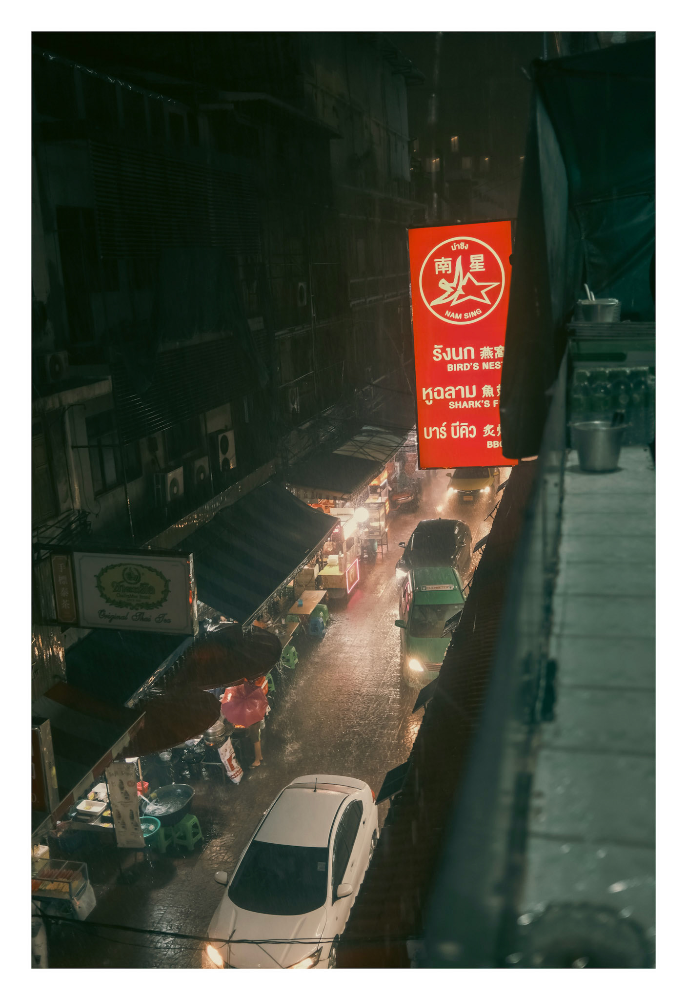 Rainy night in Chinatown 