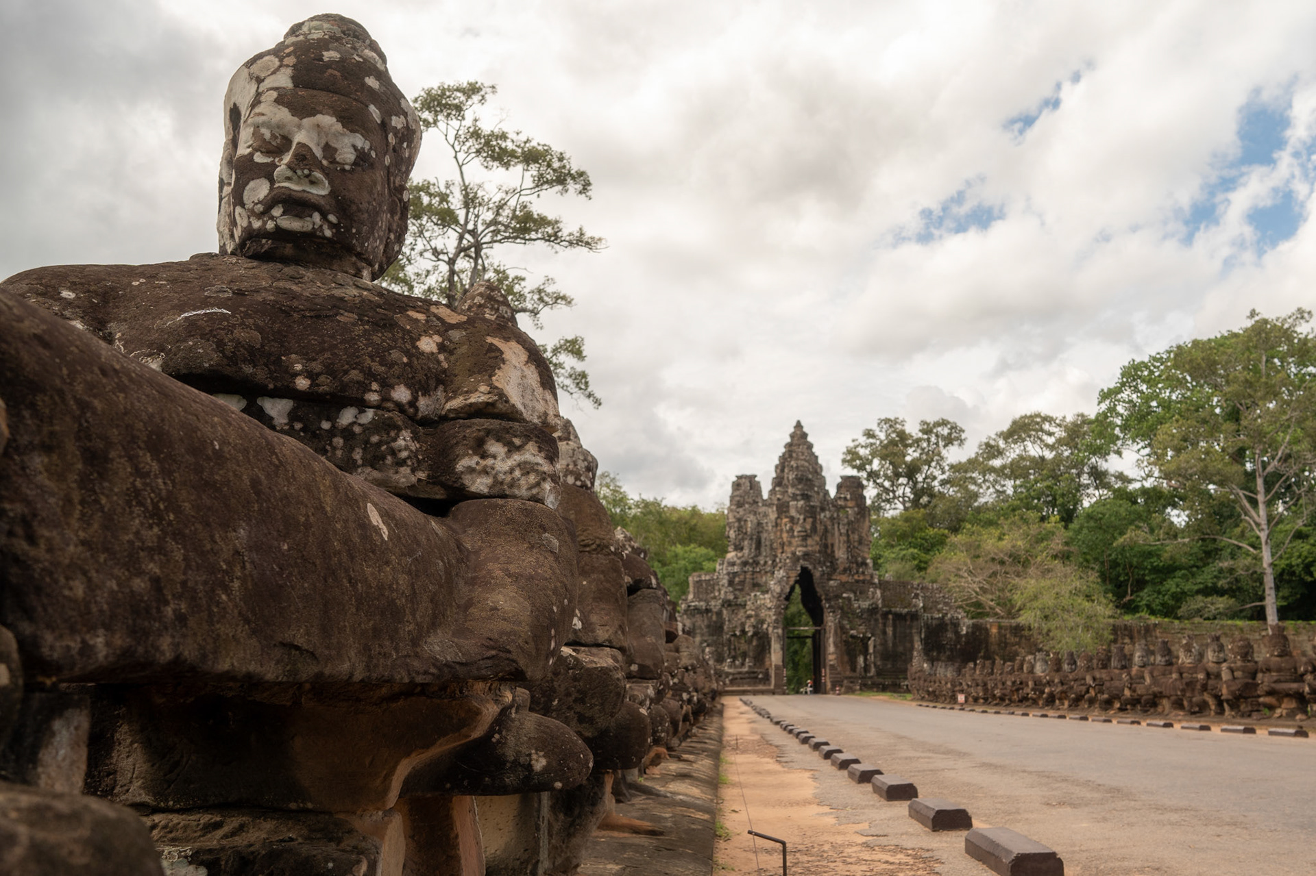 Tonle Om Gate
