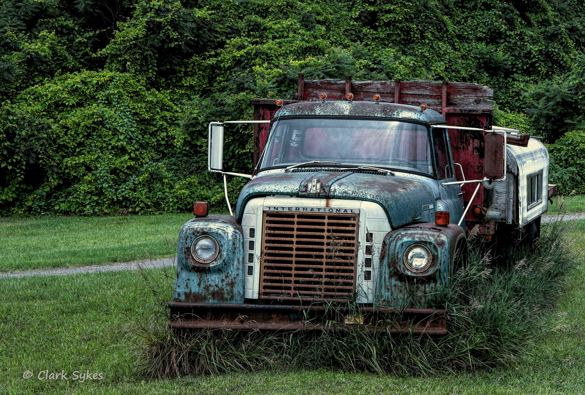 Derelict farm truck, Niagara County, New York (Image DE-2)