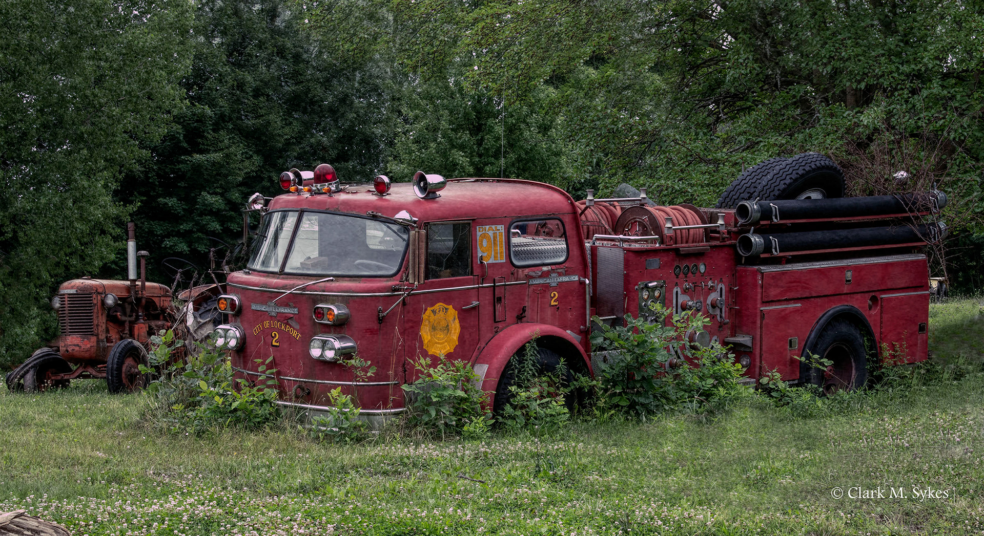Abandoned fire truck, Niagara County, New York (Image DE-1)