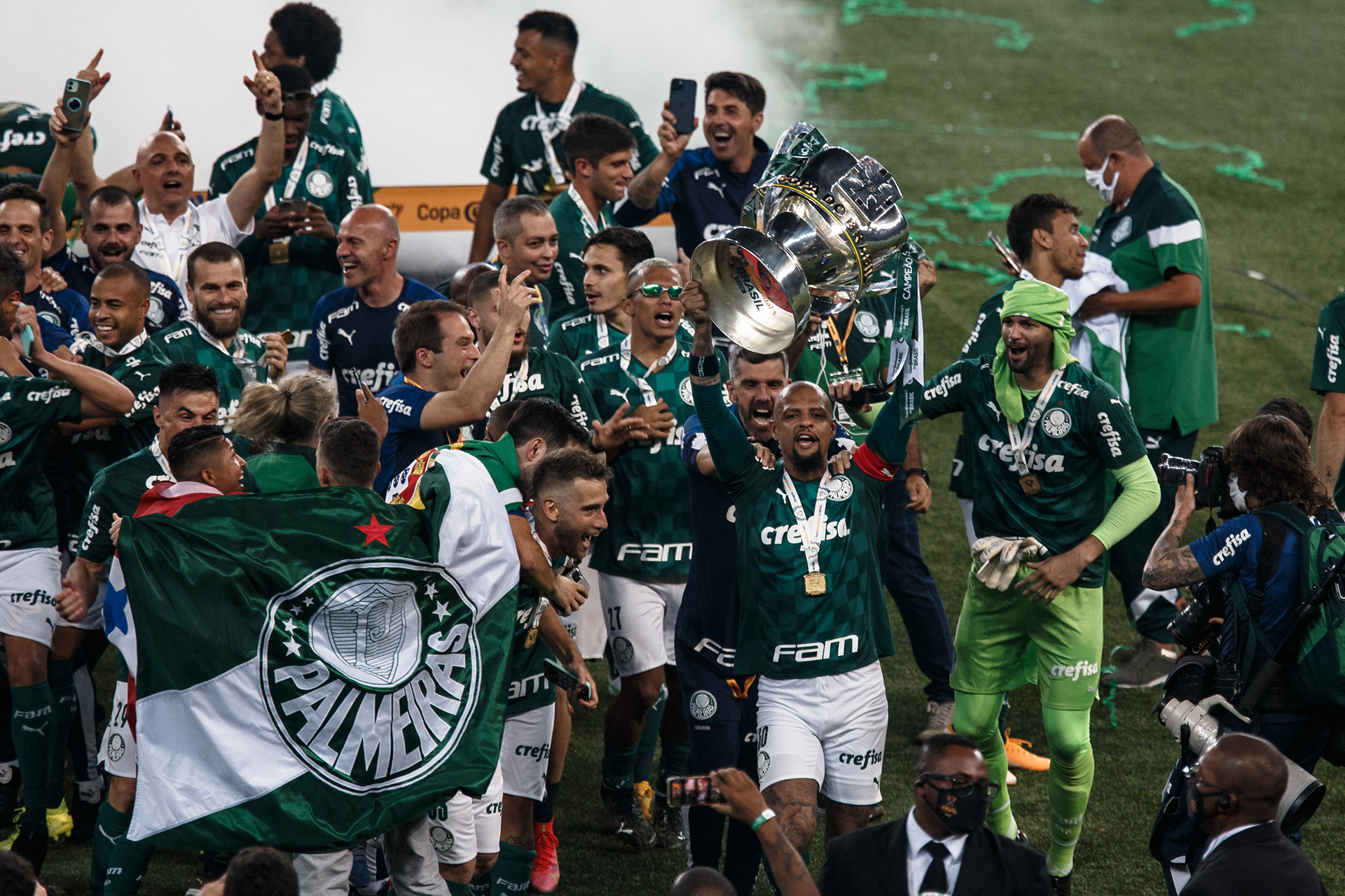 Equipe do Palmeiras comemora título da Copa do Brasil 2020