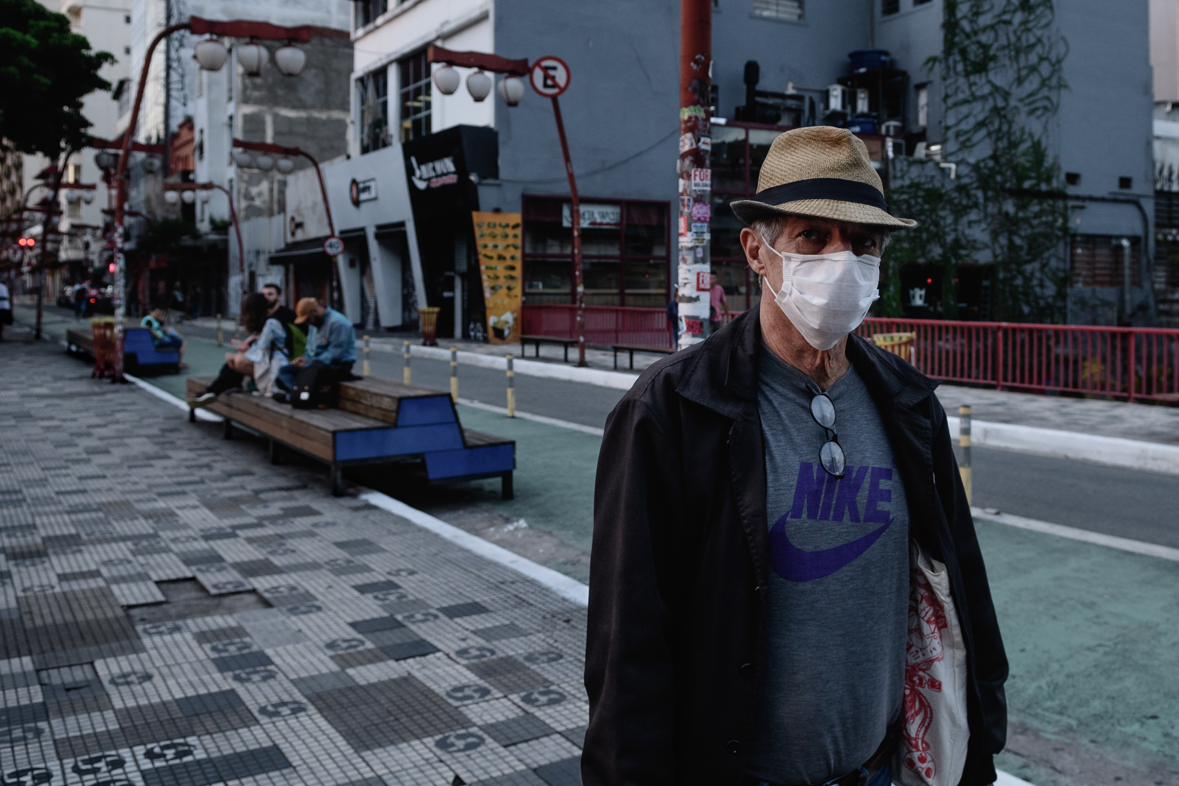 April 2020, movimentação no bairro da Liberdade, São Paulo