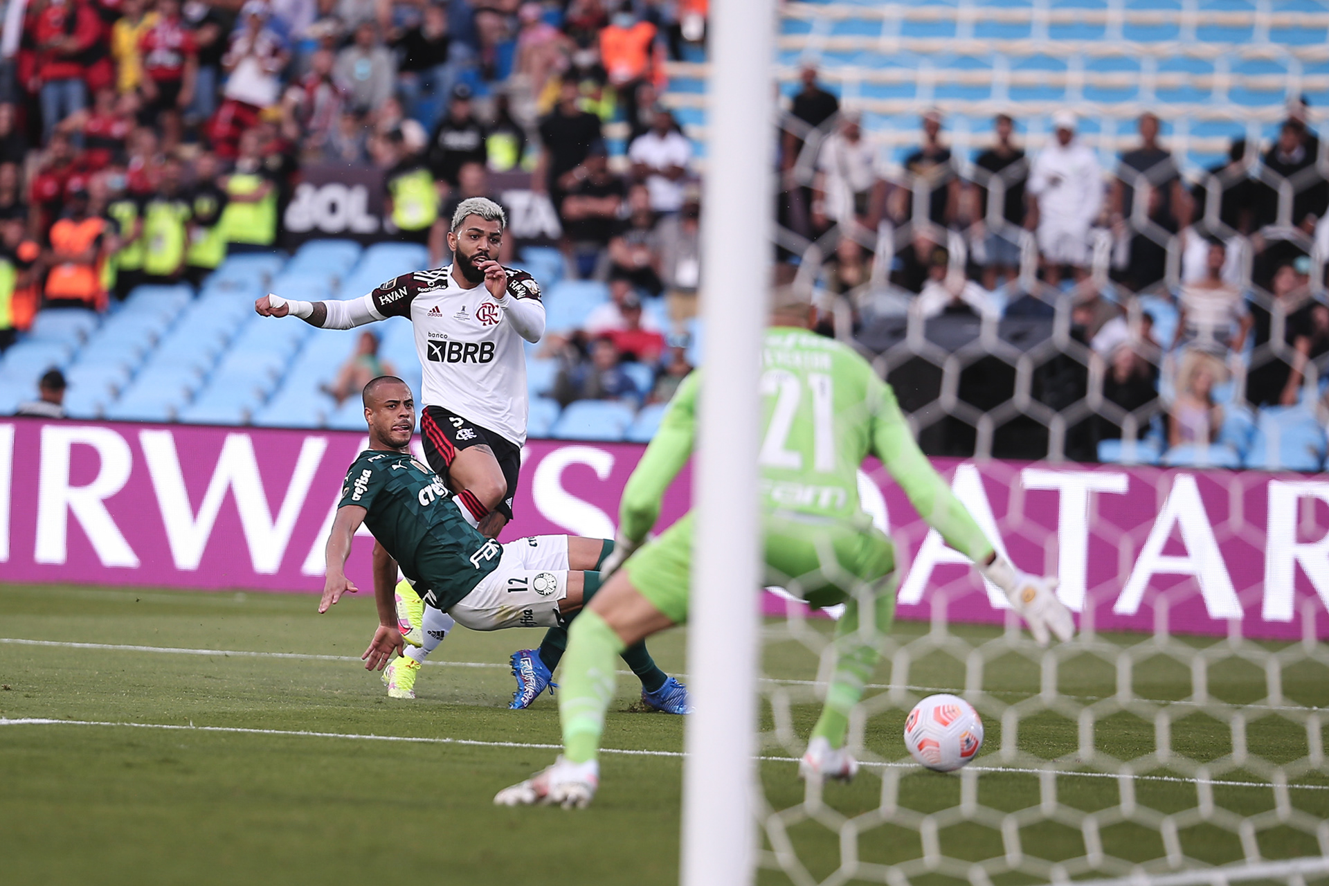 27 November 2021 - Gabi jogador do Flamengo marca gol no Palmeiras durante Final da Copa Libertadores 2021.