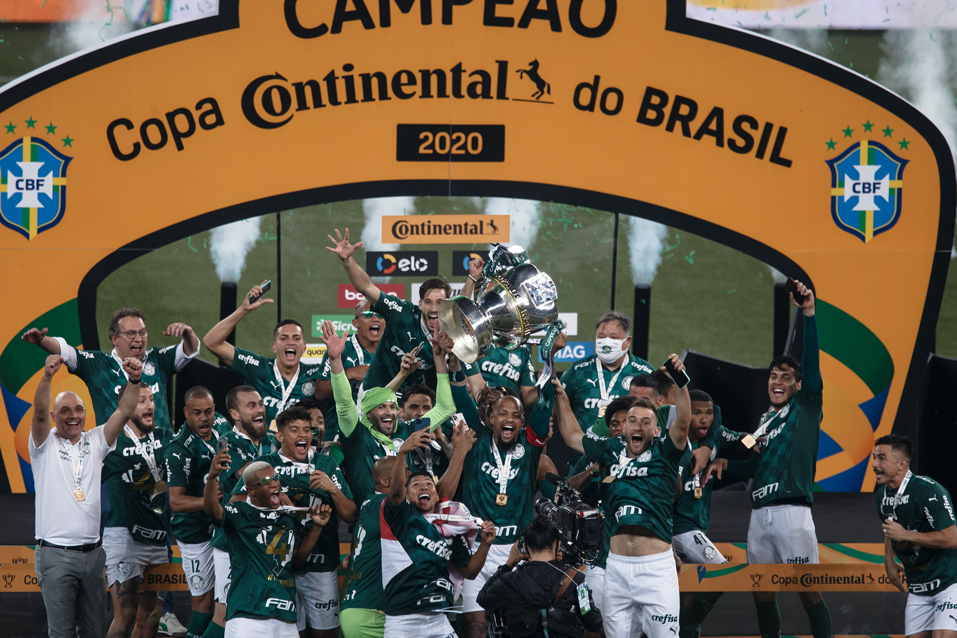 Equipe do Palmeiras comemora título da Copa do Brasil 2020