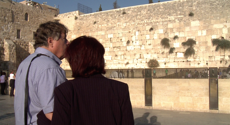 Liz und Chuck an der Klagemauer