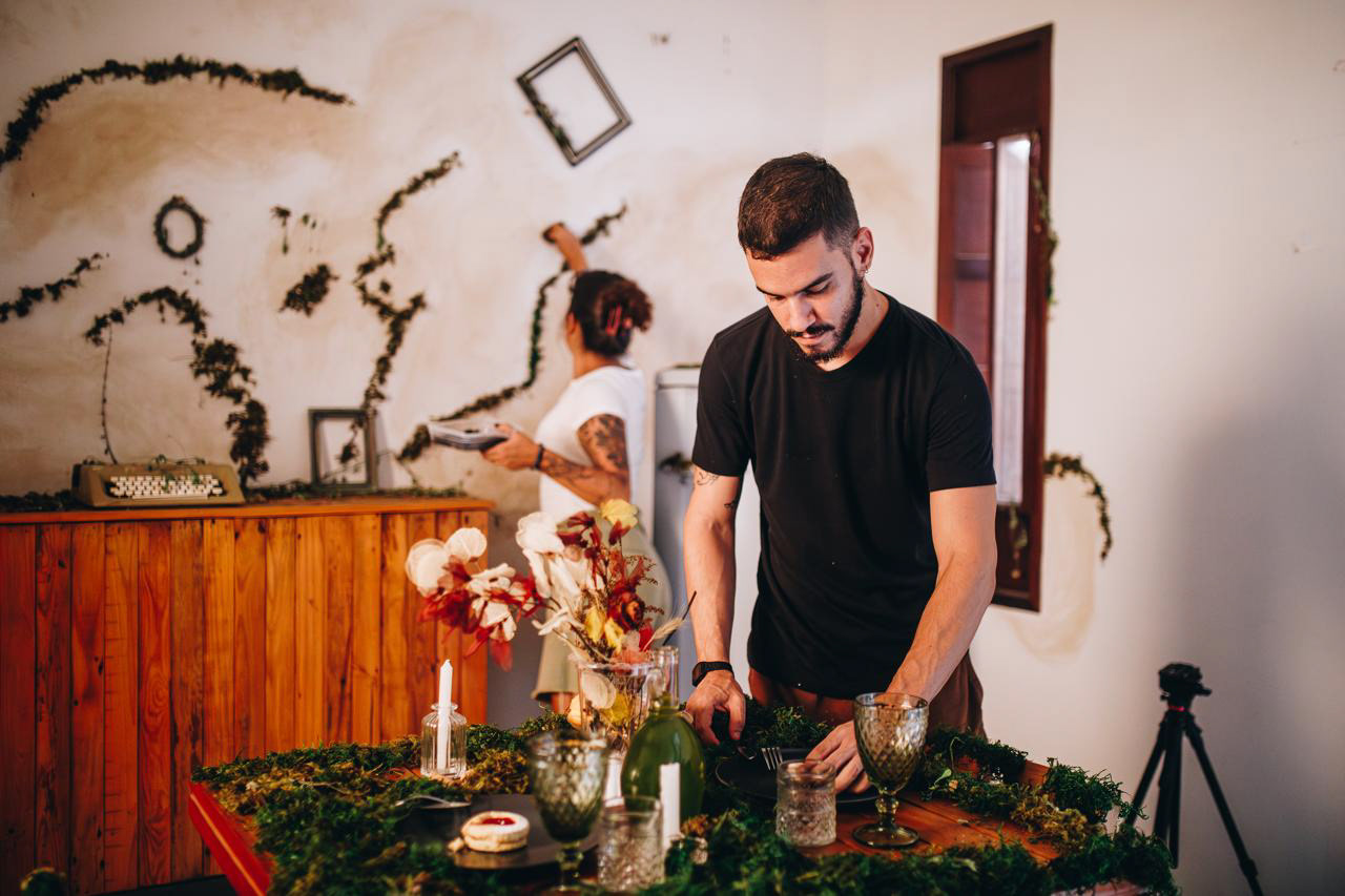 SET DO VIDEOCLIPE DE "AMOR BARATO - RAVIA"