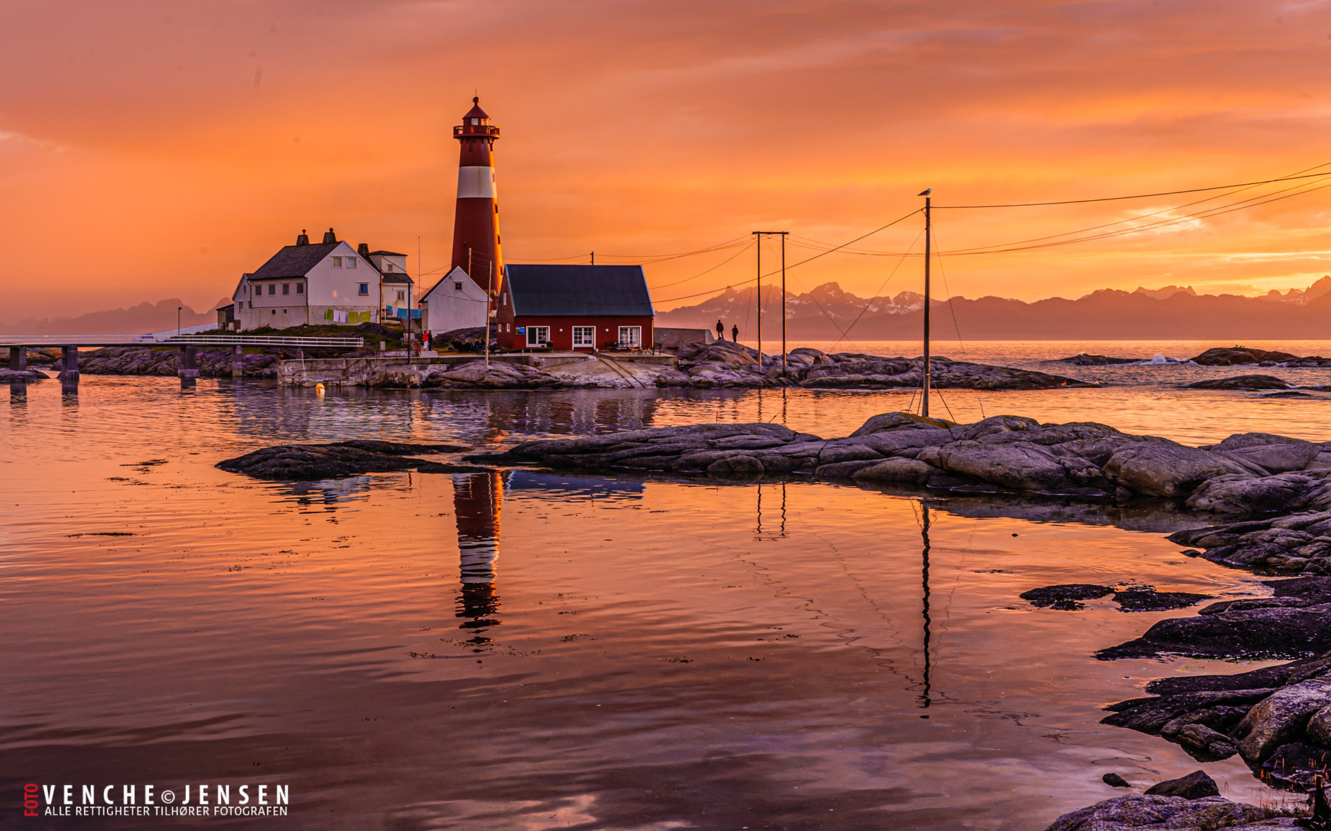 Tranøy fyr ved midnatt