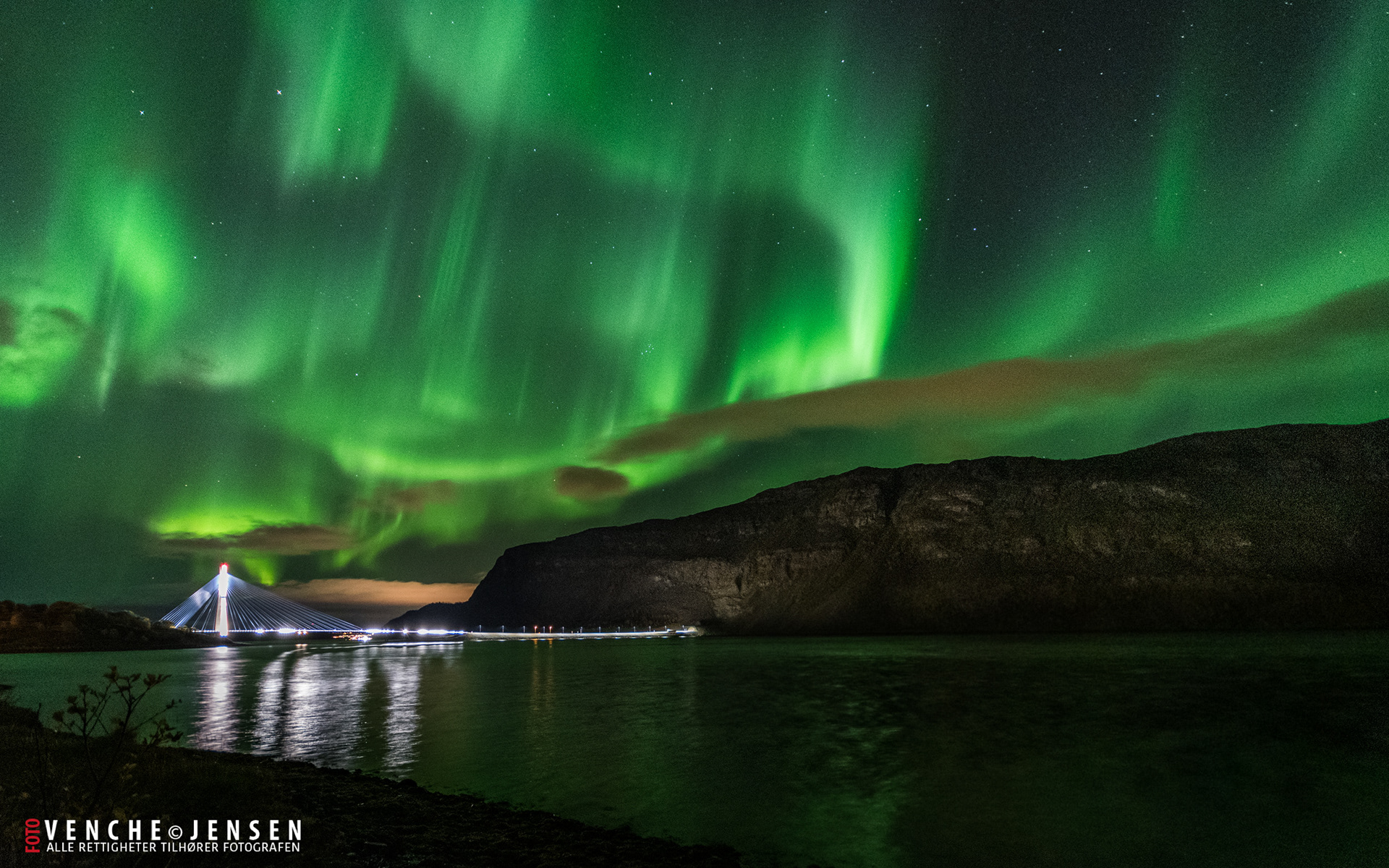 Nordlys over Kåfjordbrua - Alta