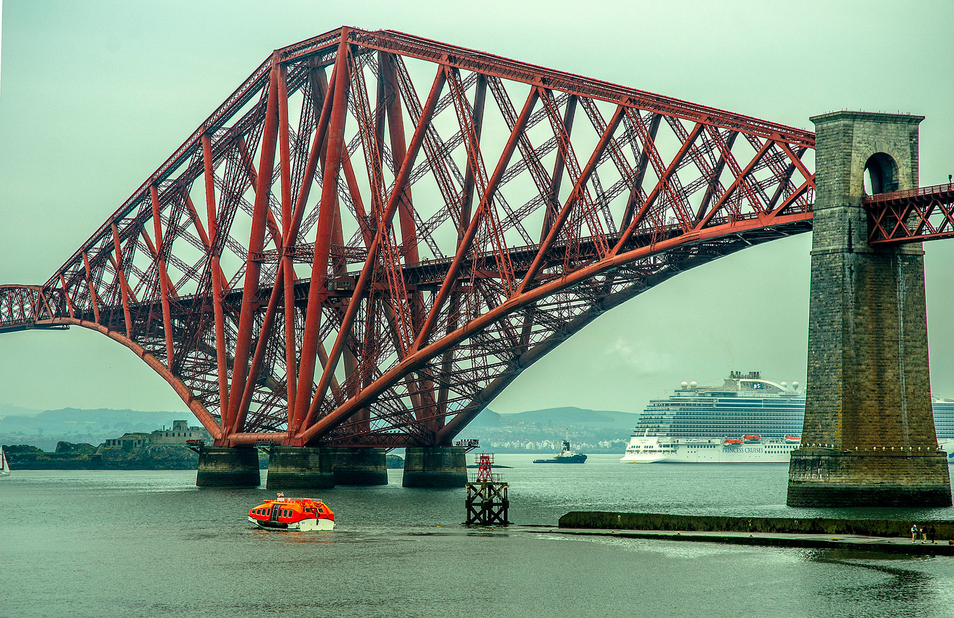 SOUTH QUEENSFERRY THE FORTH BRIDGE