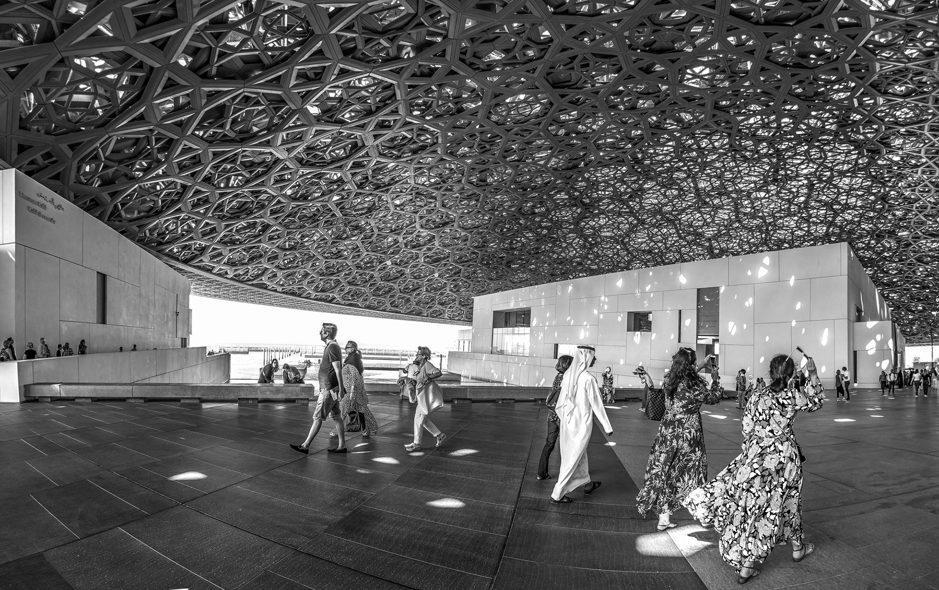 ABU DABHI PROMENADE AU MUSEE DU LOUVRE