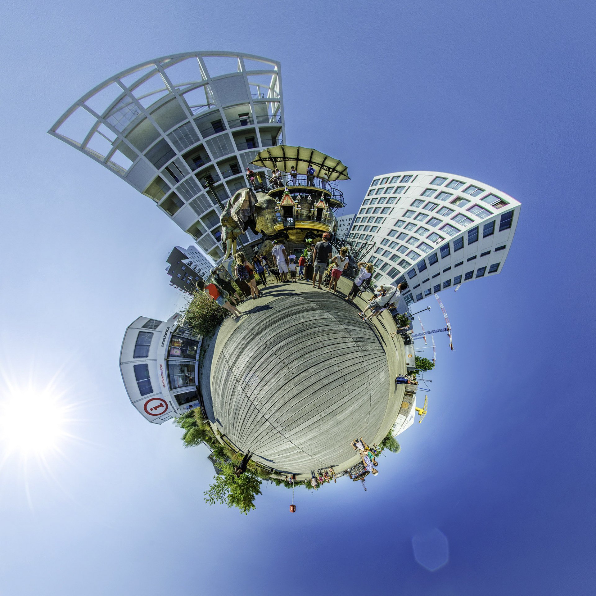 LITTLE PLANET UN ELEPHANT DANS LA VILLE