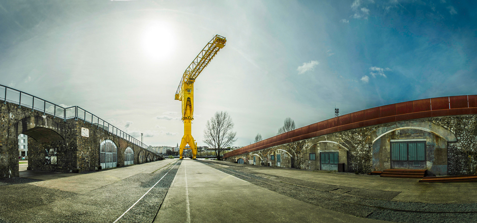 La grue Jaune Titan à Nantes.