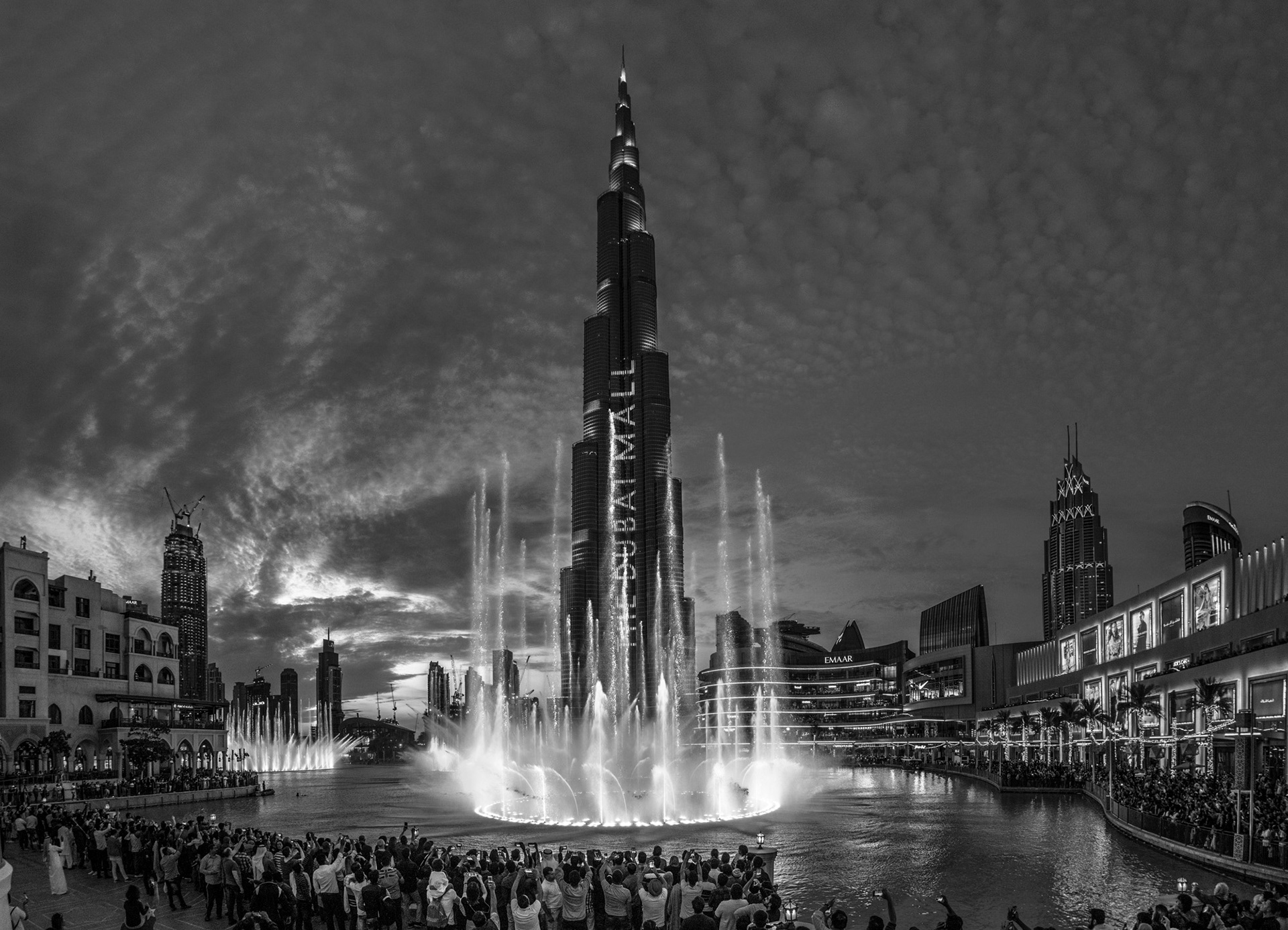 DUBAI BURJ AL KHALIFA SITE DES FONTAINES SONS ET LUMIERES