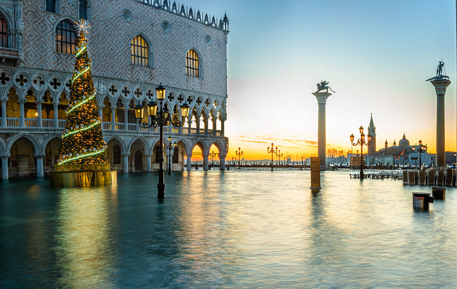 Acqua alta à Noël place Saint Marc à Venise.