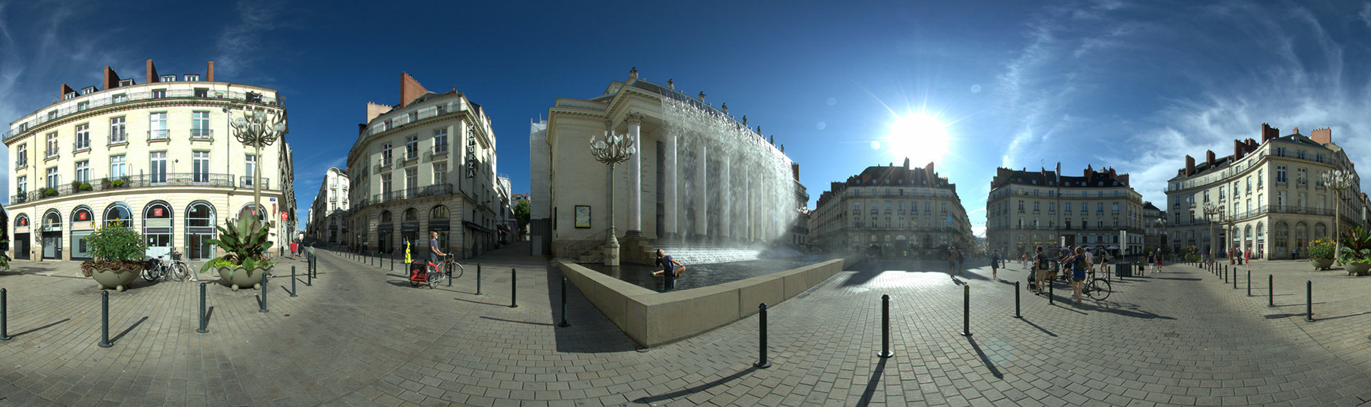 Le "Rideau" de Stéphane Tidet sur le théâtre Graslin à Nantes.