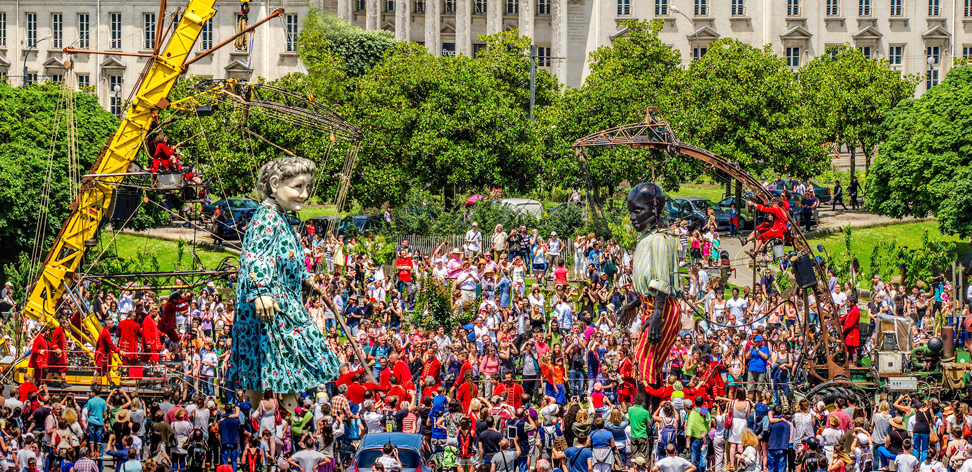 LA GRAND MERE ET LE PETIT GEANT DU ROYAL DE LUXE