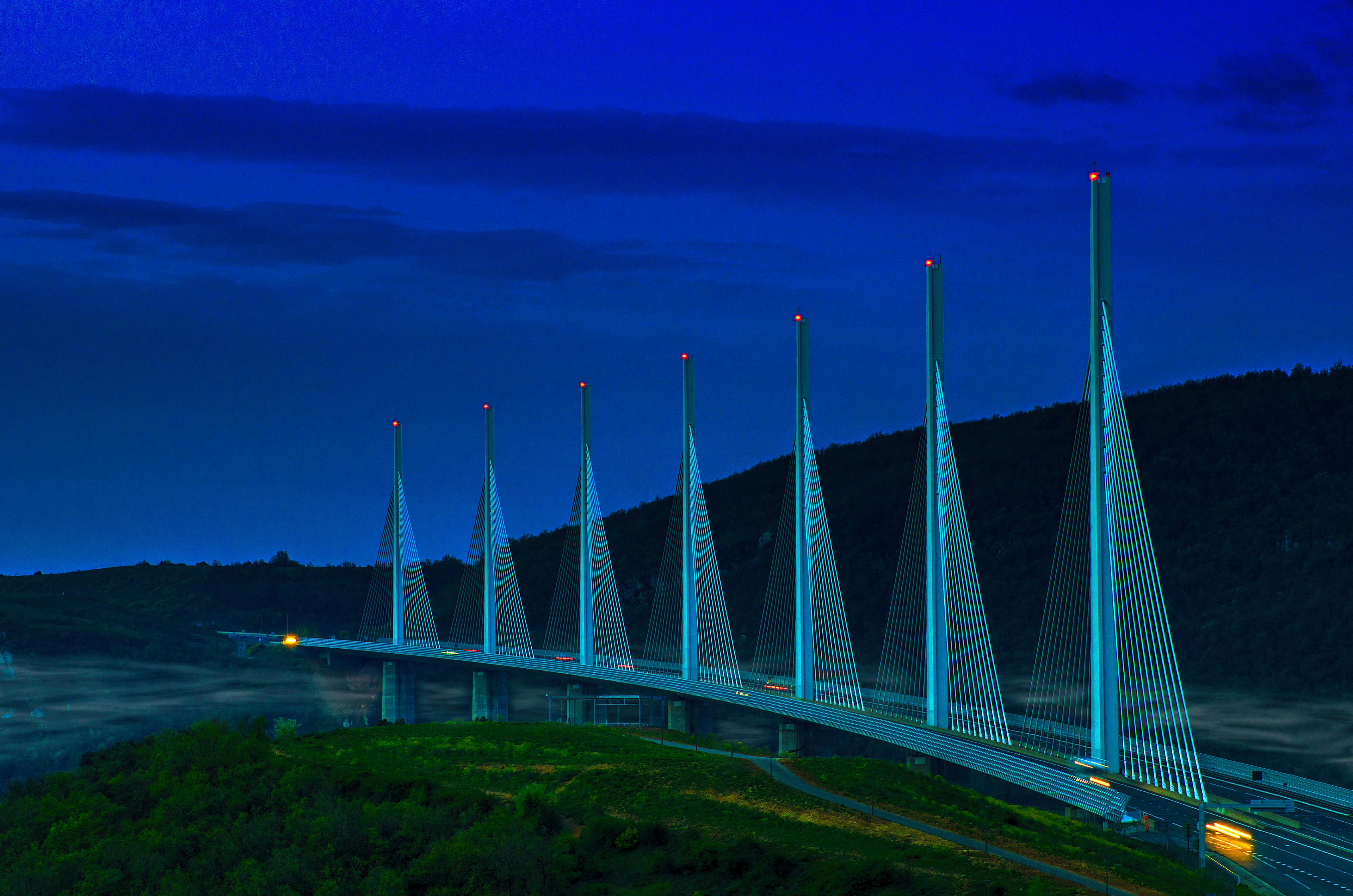 Viaduc de Millau de nuit 2
