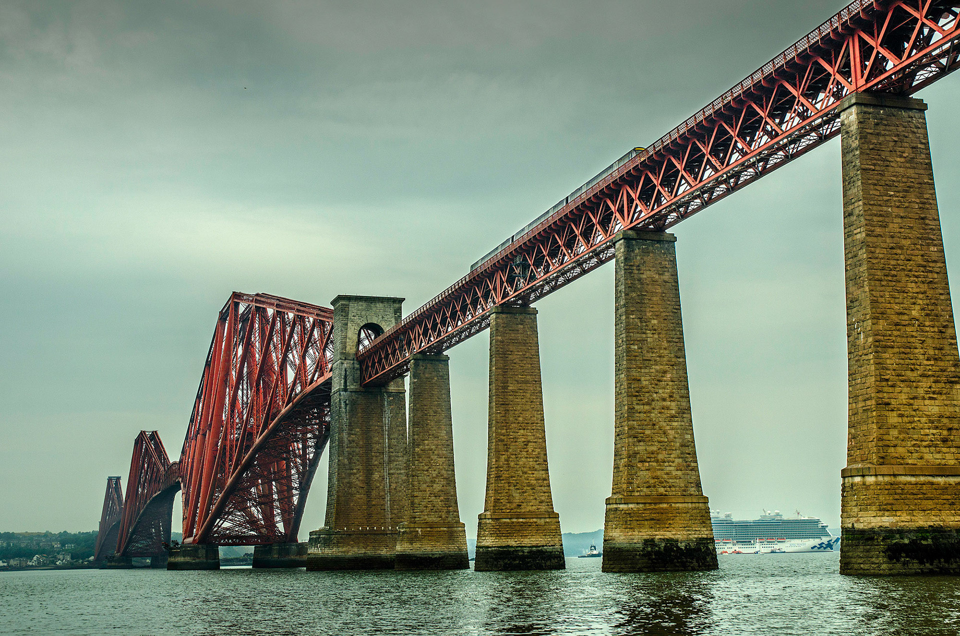 SOUTH QUEENSFERRY THE FORTH BRIDGE