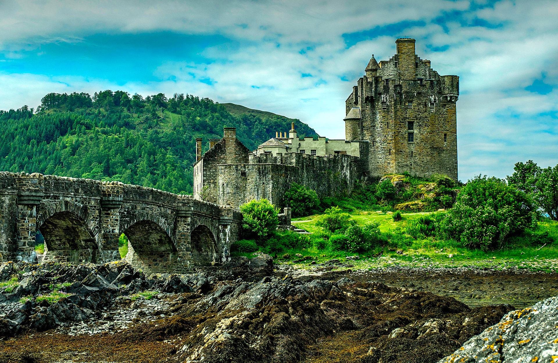 CHATEAU EILEAN DONAN A DORNIE