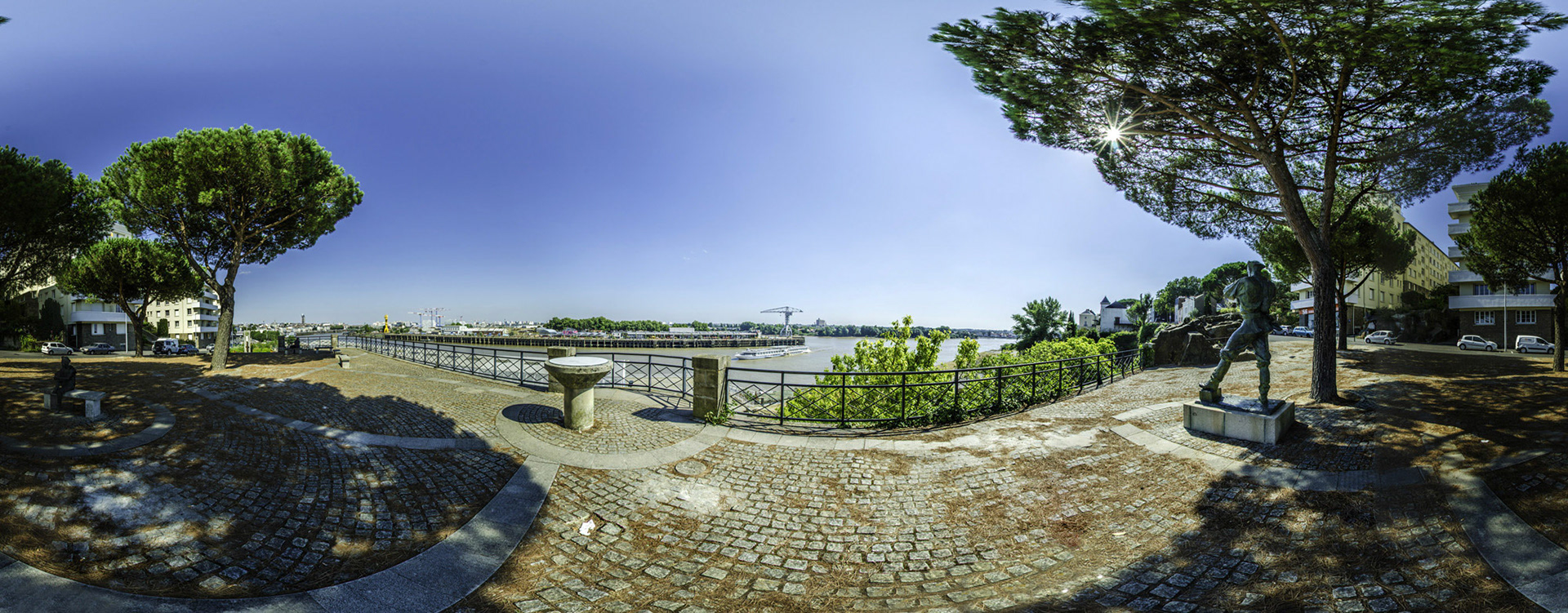 La pointe de l'Ile vue de la butte Sainte Anne à Nantes.